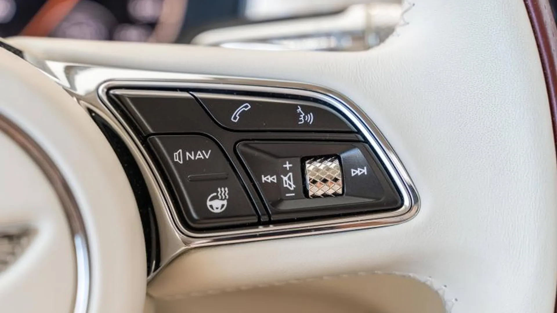 Bentley Flying Spur — photo 34