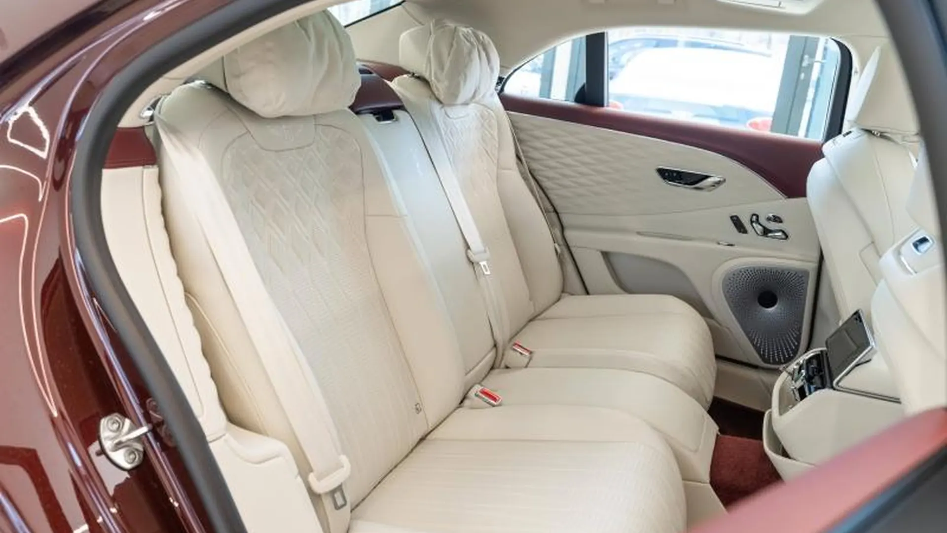 Bentley Flying Spur — photo 27