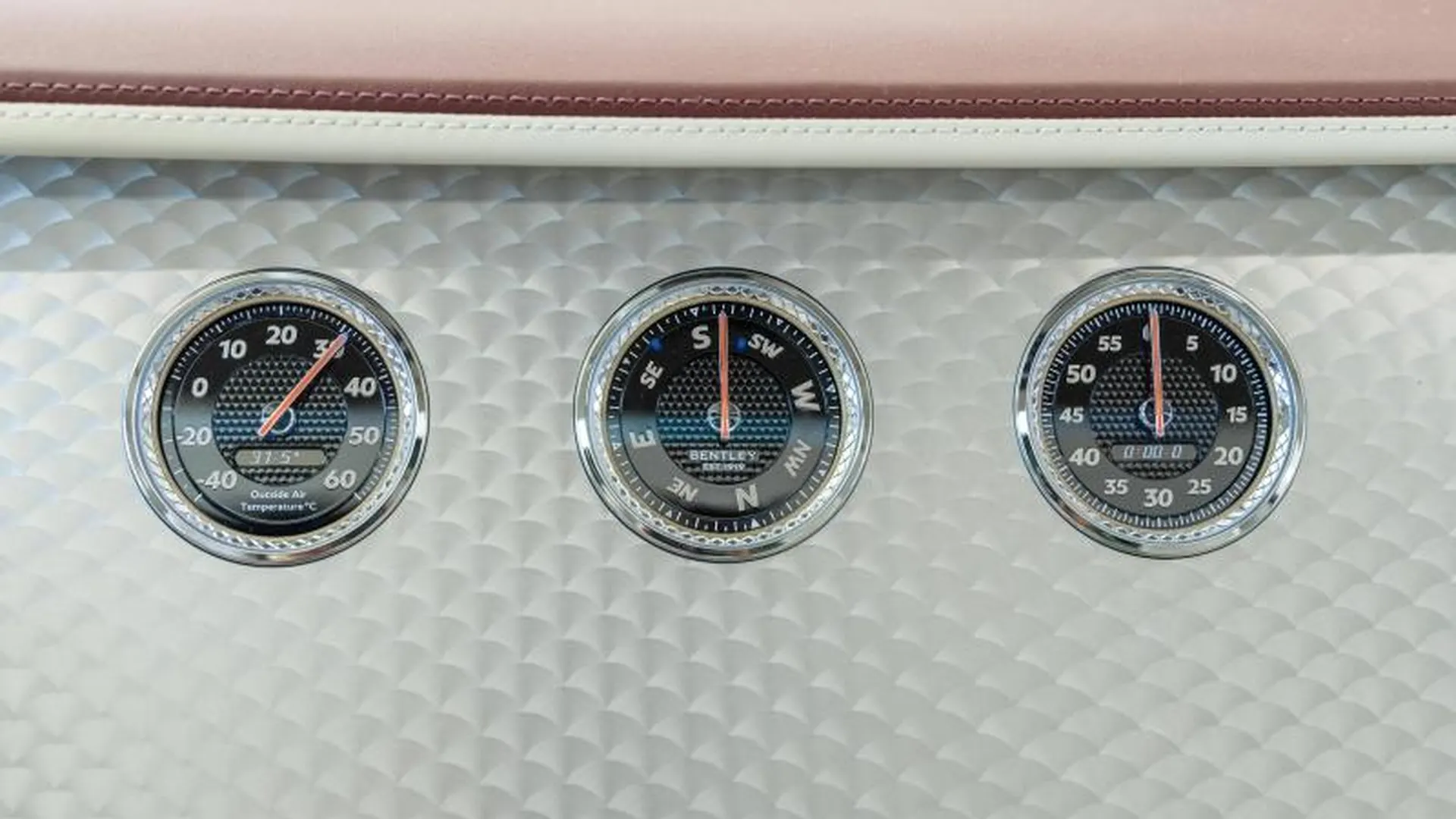 Bentley Flying Spur — photo 21