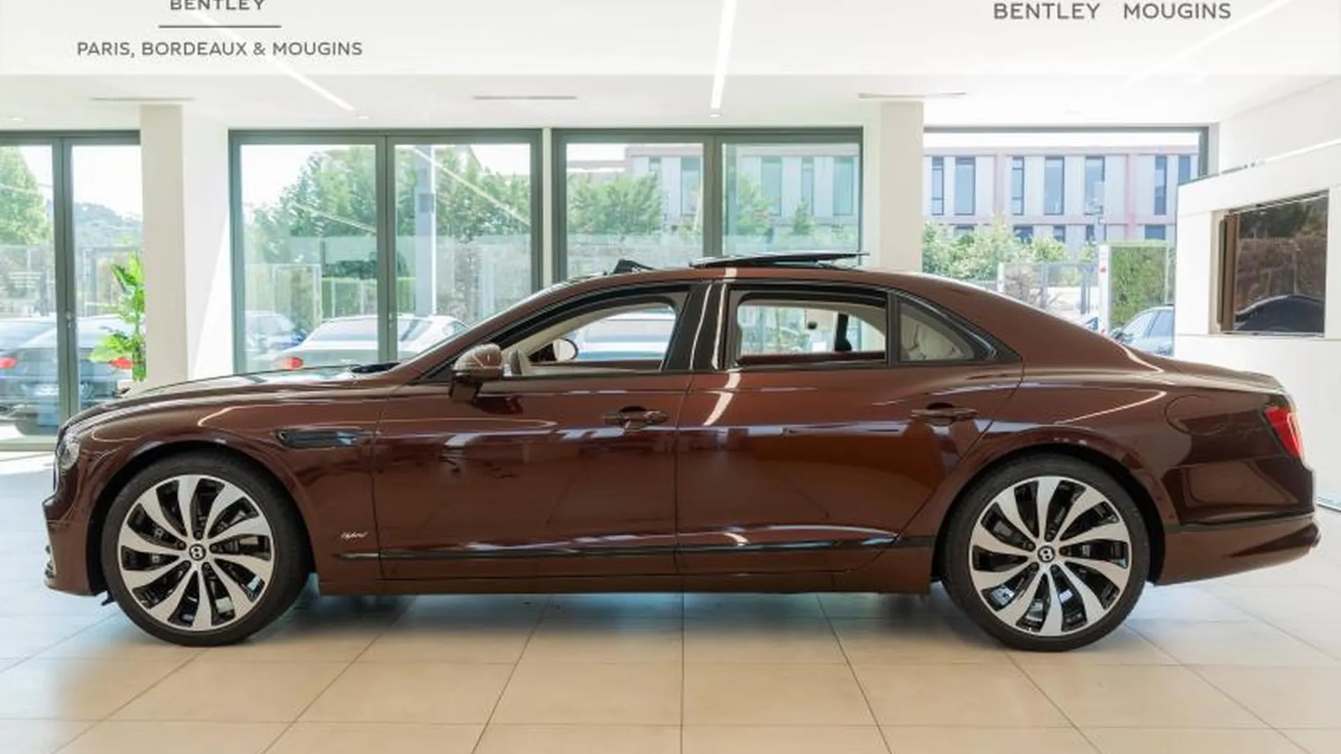 Bentley Flying Spur — photo 2