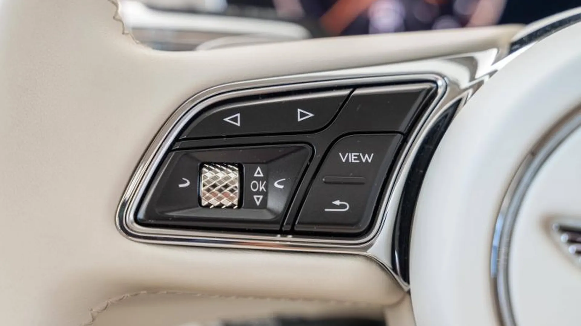 Bentley Flying Spur — photo 33