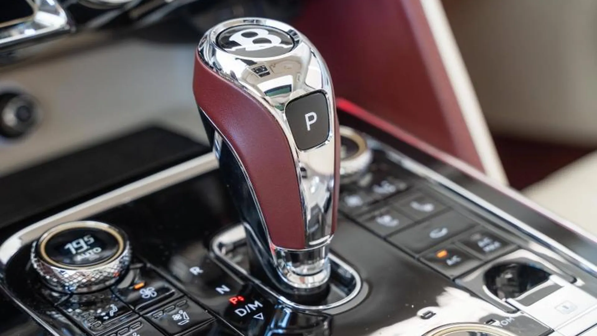 Bentley Flying Spur — photo 36