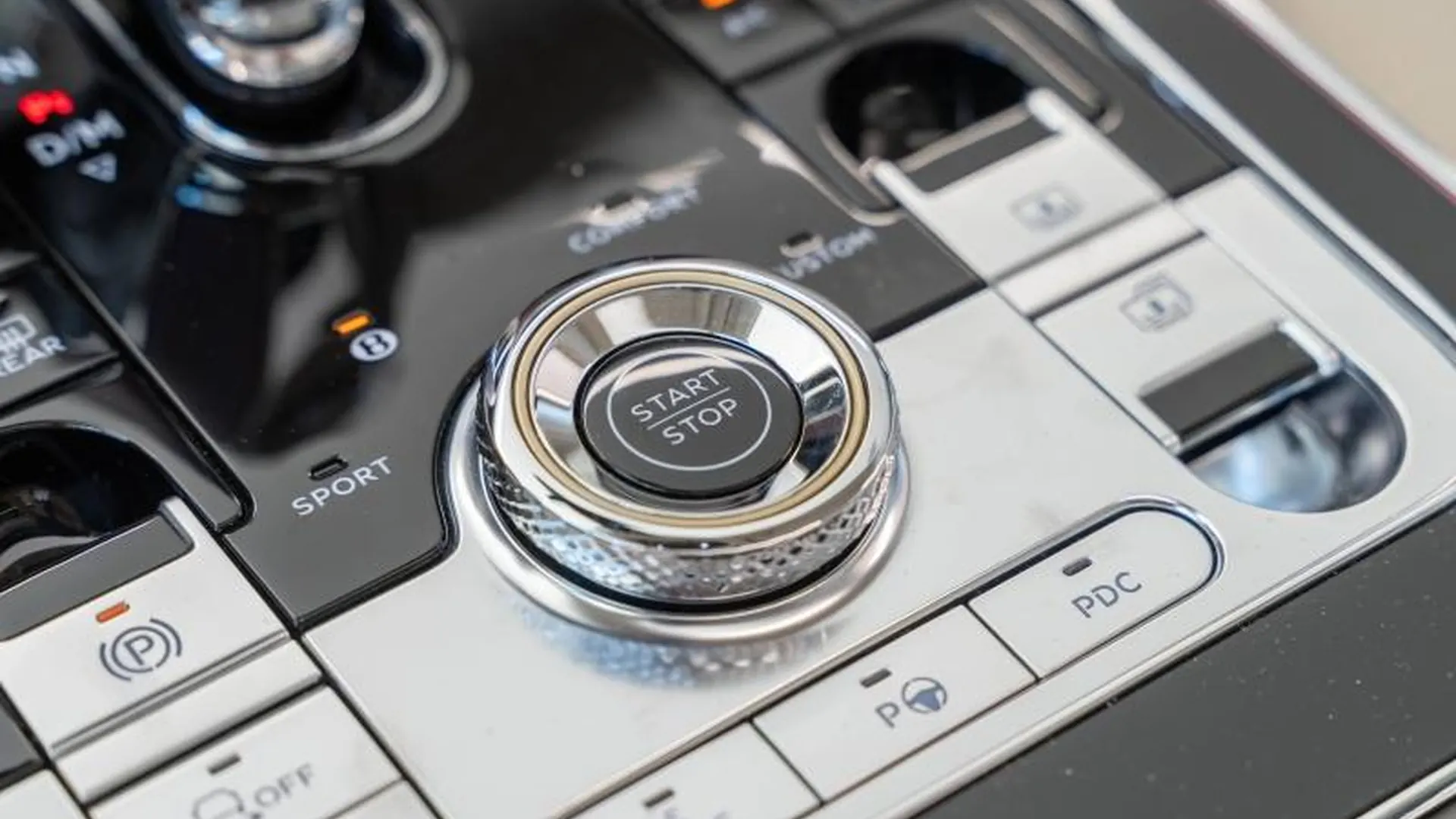 Bentley Flying Spur — photo 37
