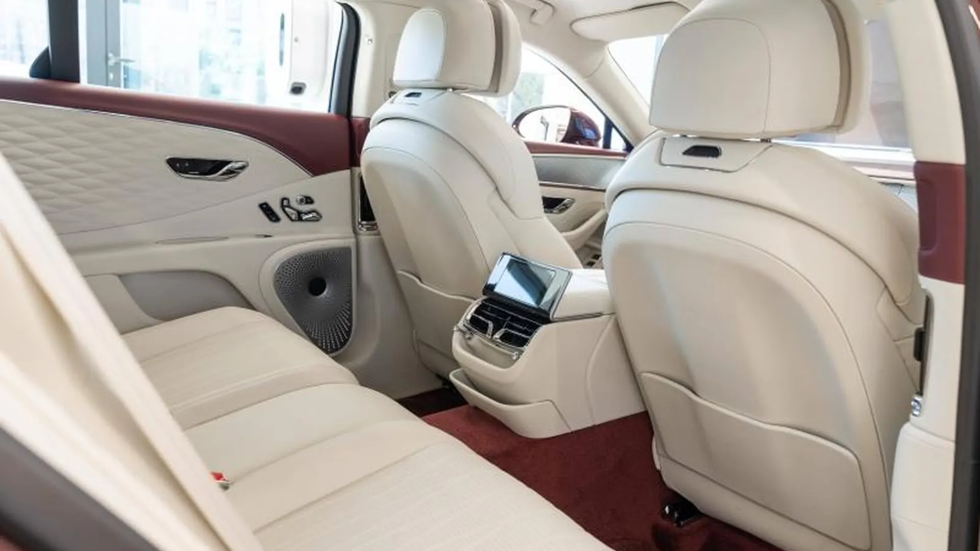 Bentley Flying Spur — photo 28