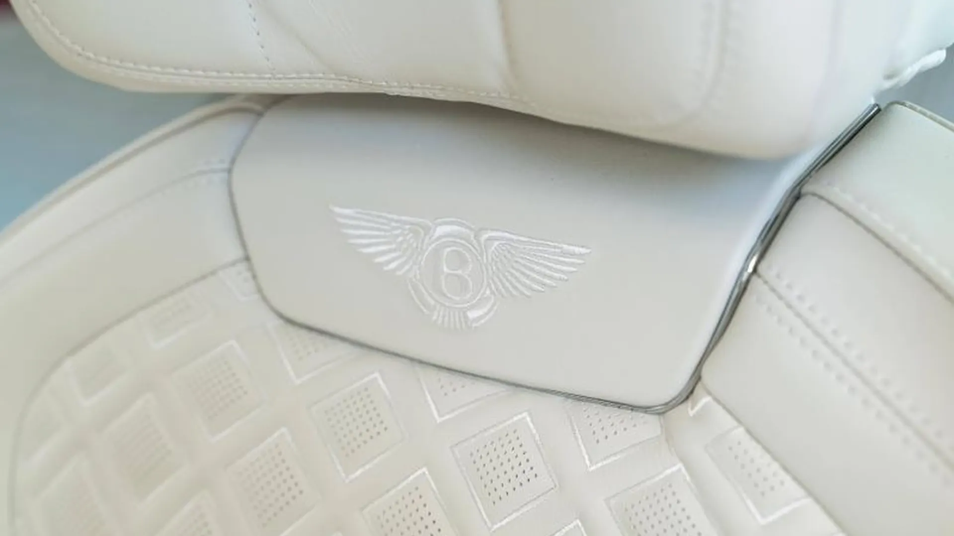 Bentley Flying Spur — photo 44