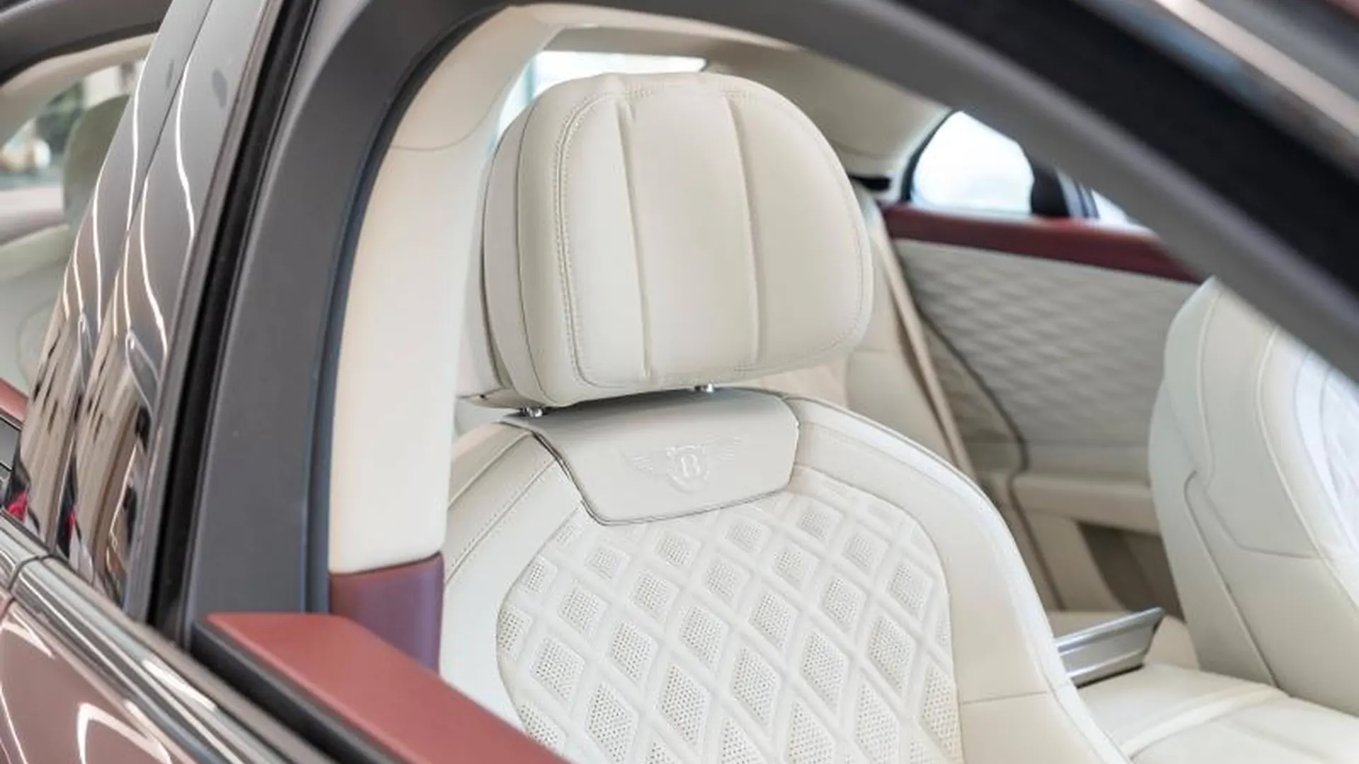 Bentley Flying Spur — photo 13