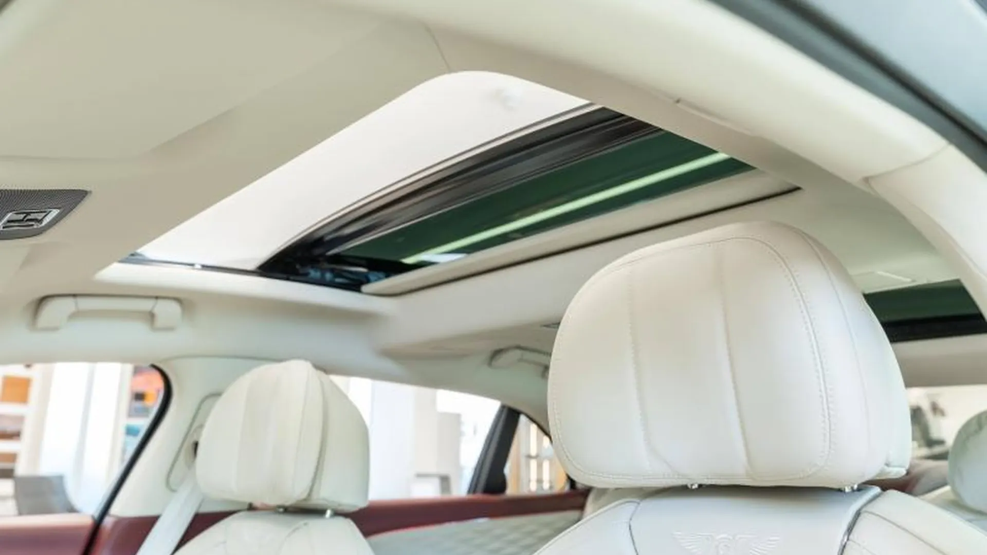 Bentley Flying Spur — photo 17