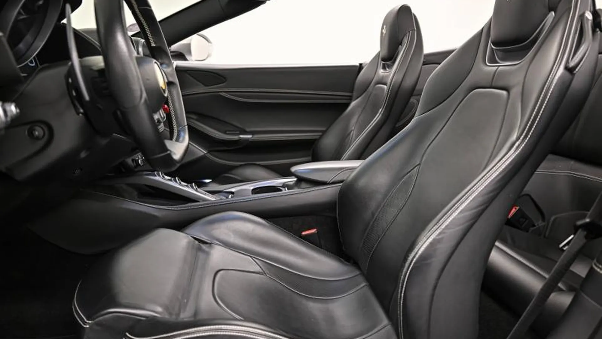 Ferrari Portofino — photo 29