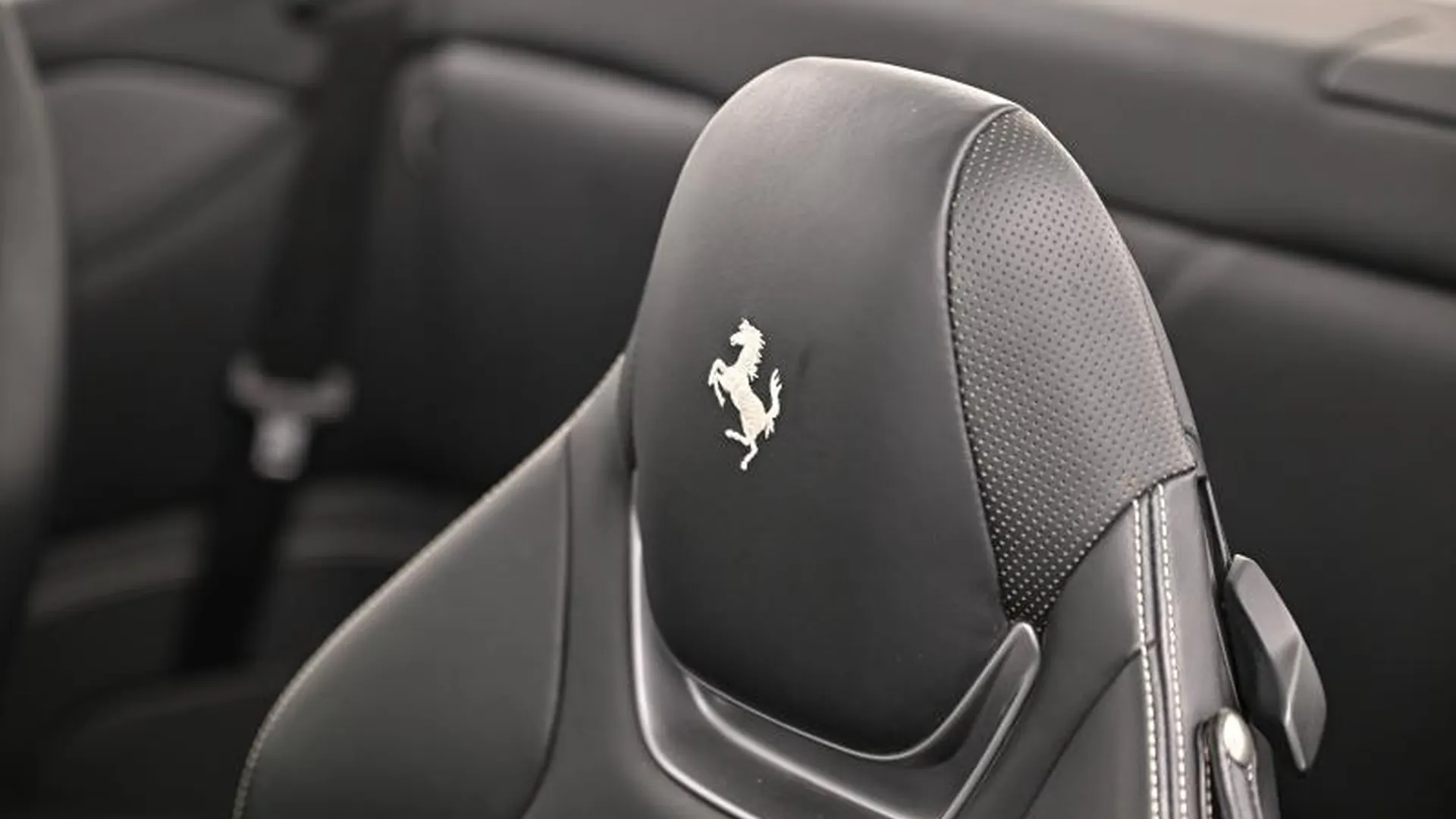 Ferrari Portofino — photo 23