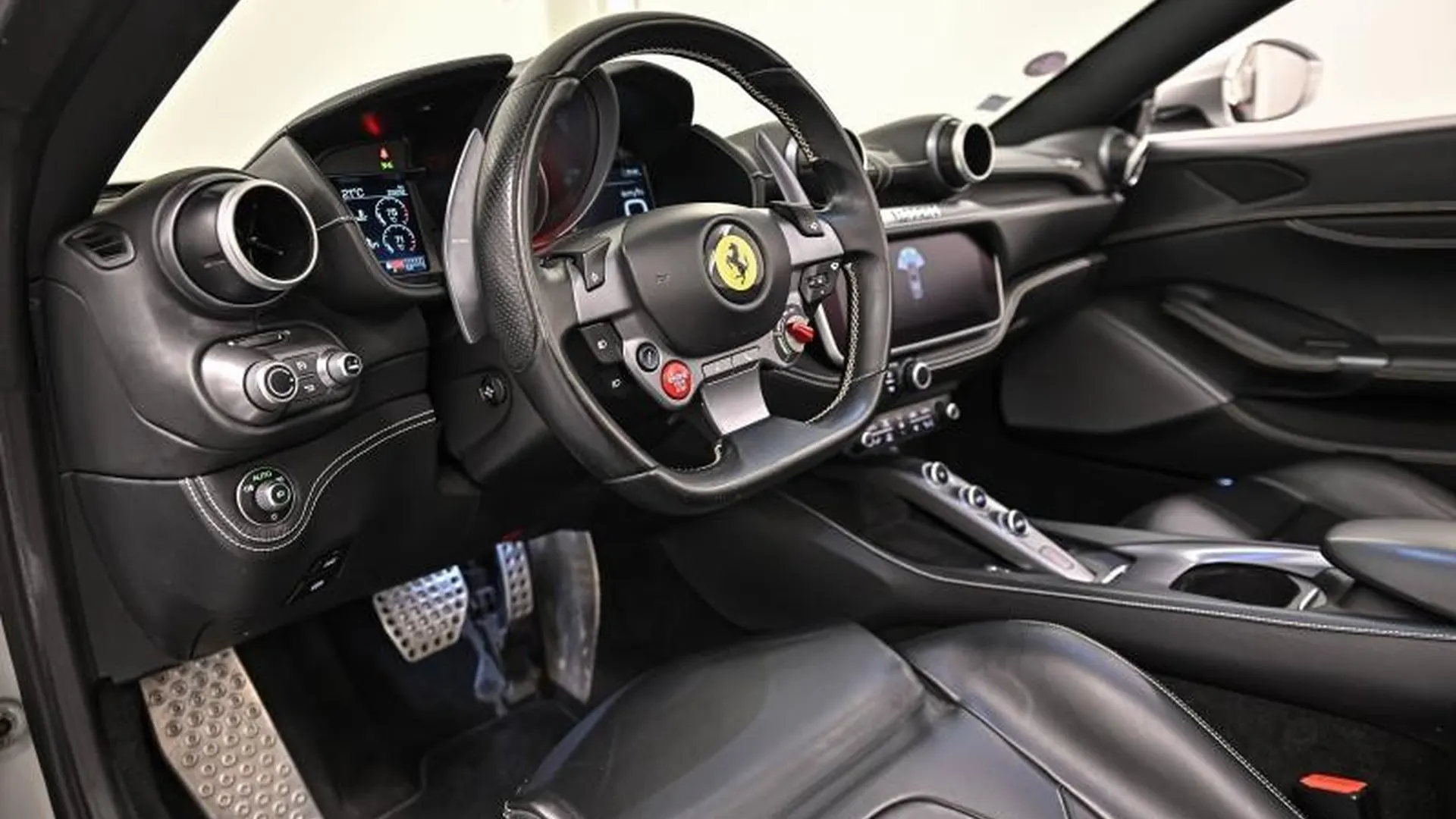 Ferrari Portofino — photo 28