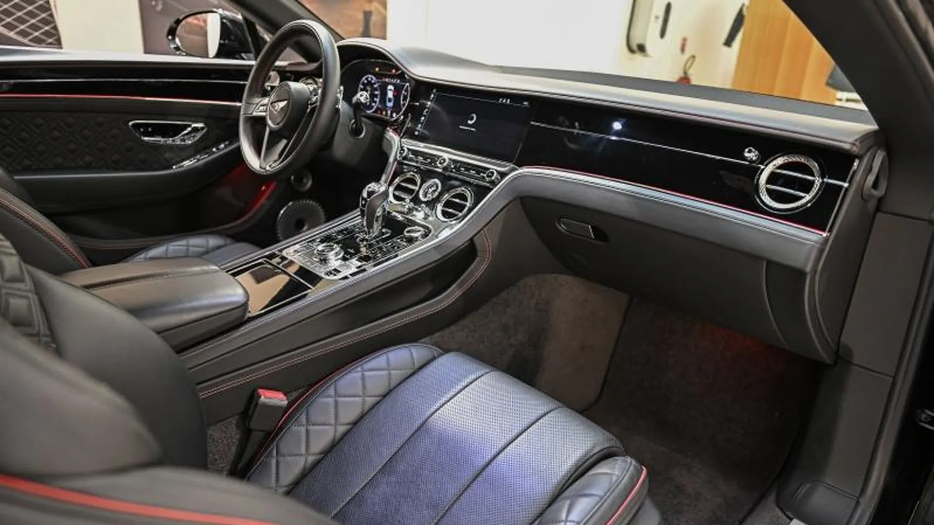 Bentley Continental GT — photo 15