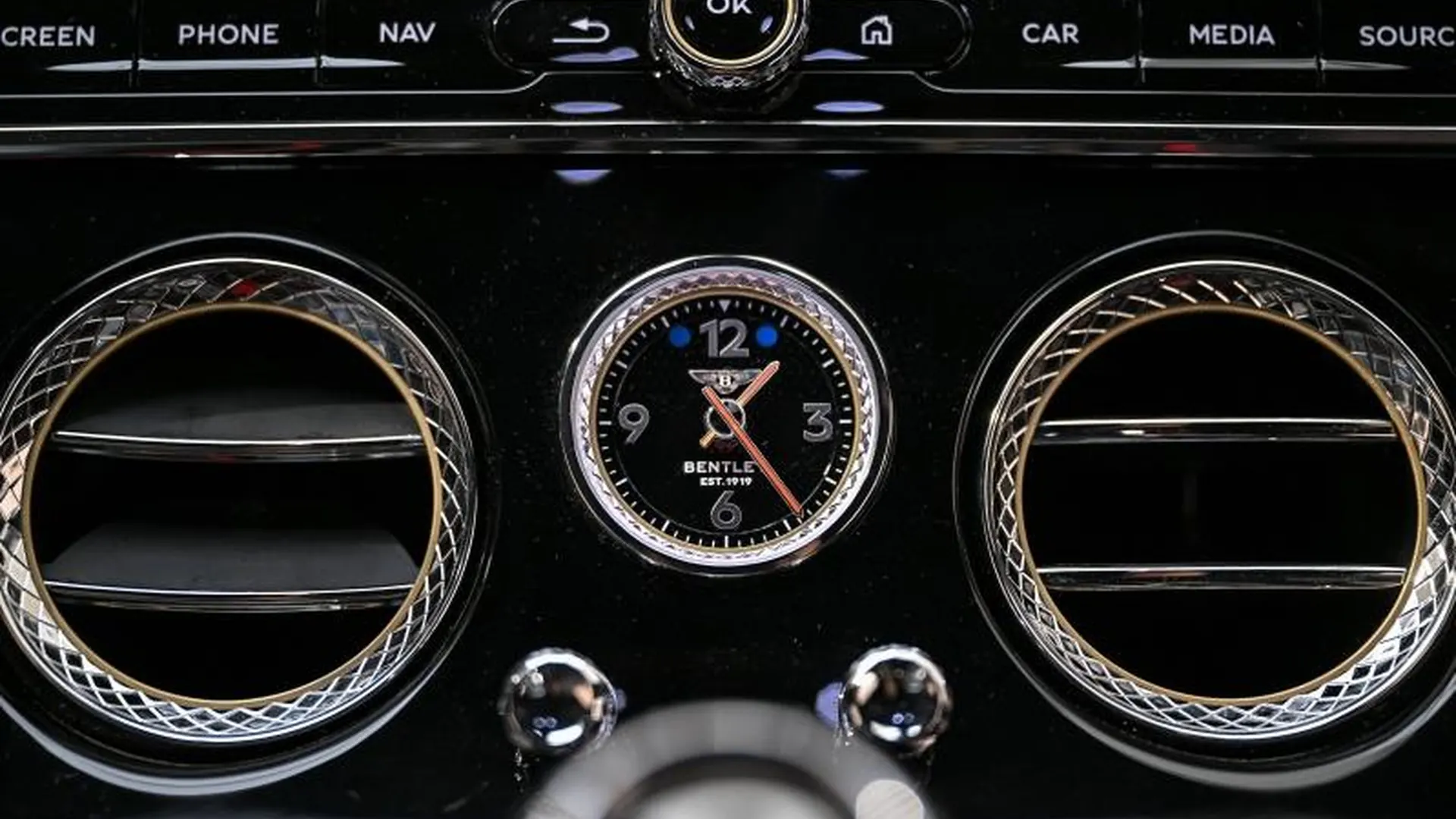 Bentley Continental GT — photo 39