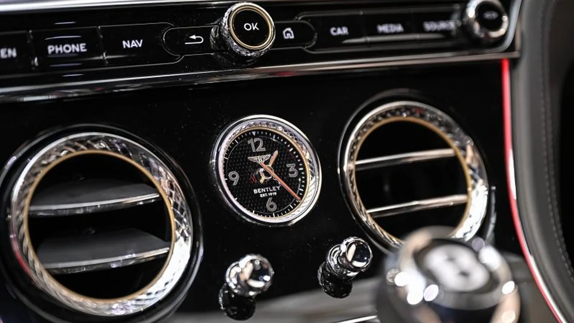 Bentley Continental GT — photo 34