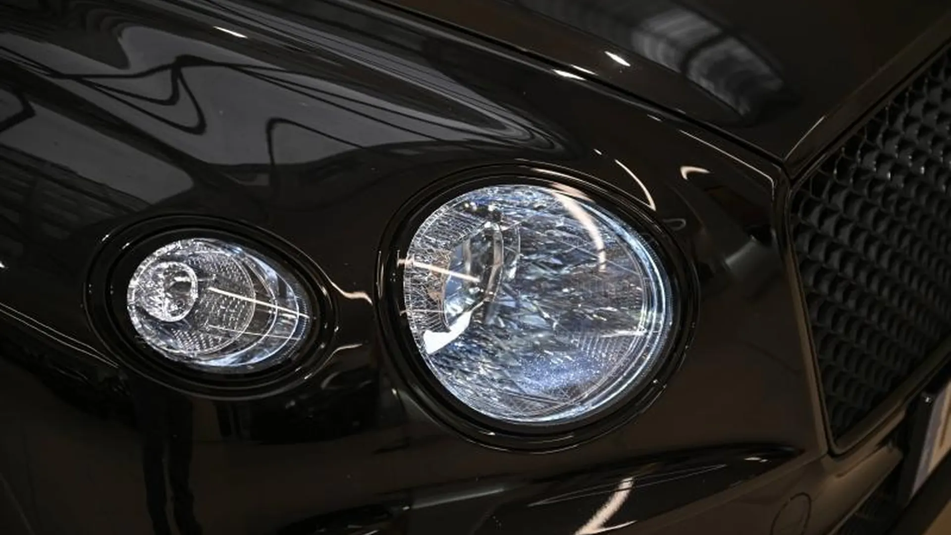 Bentley Continental GT — photo 11
