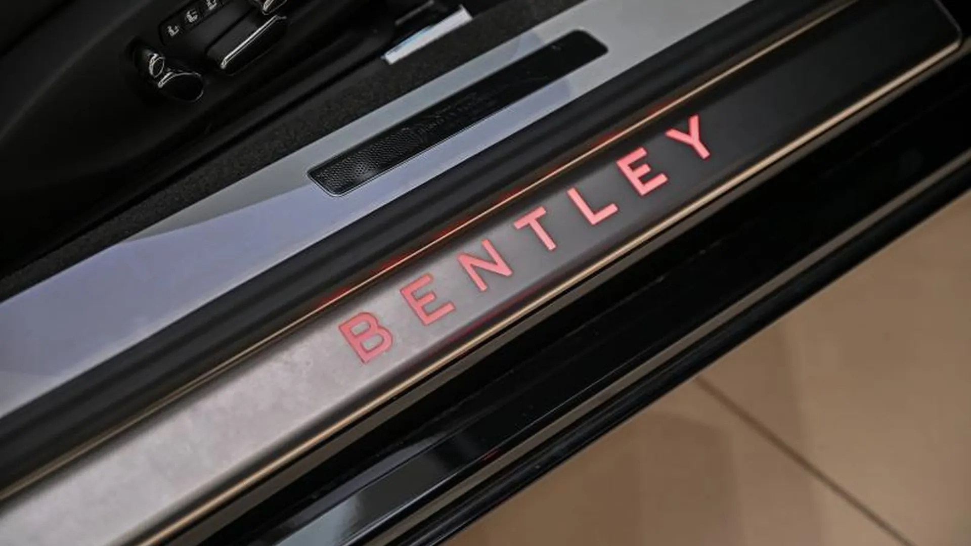 Bentley Continental GT — photo 14