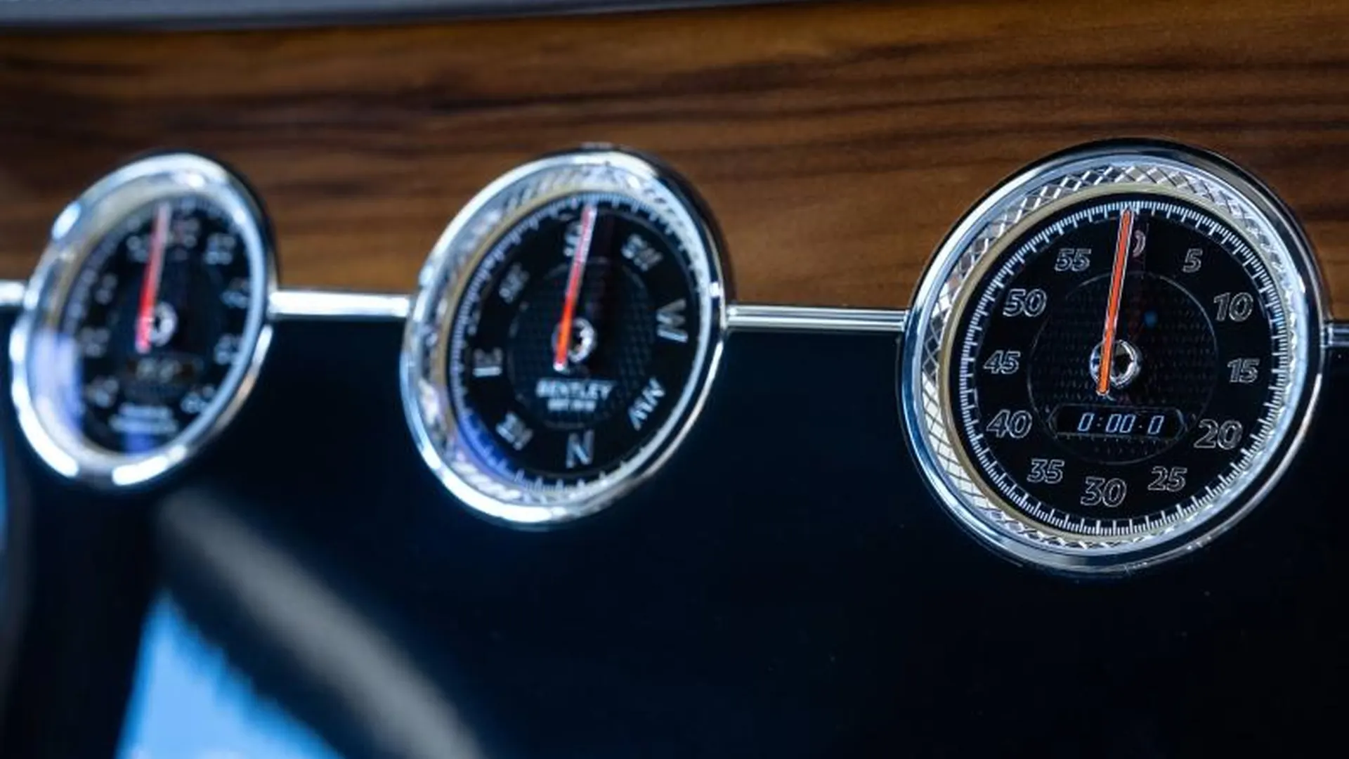Bentley Continental GT — photo 33