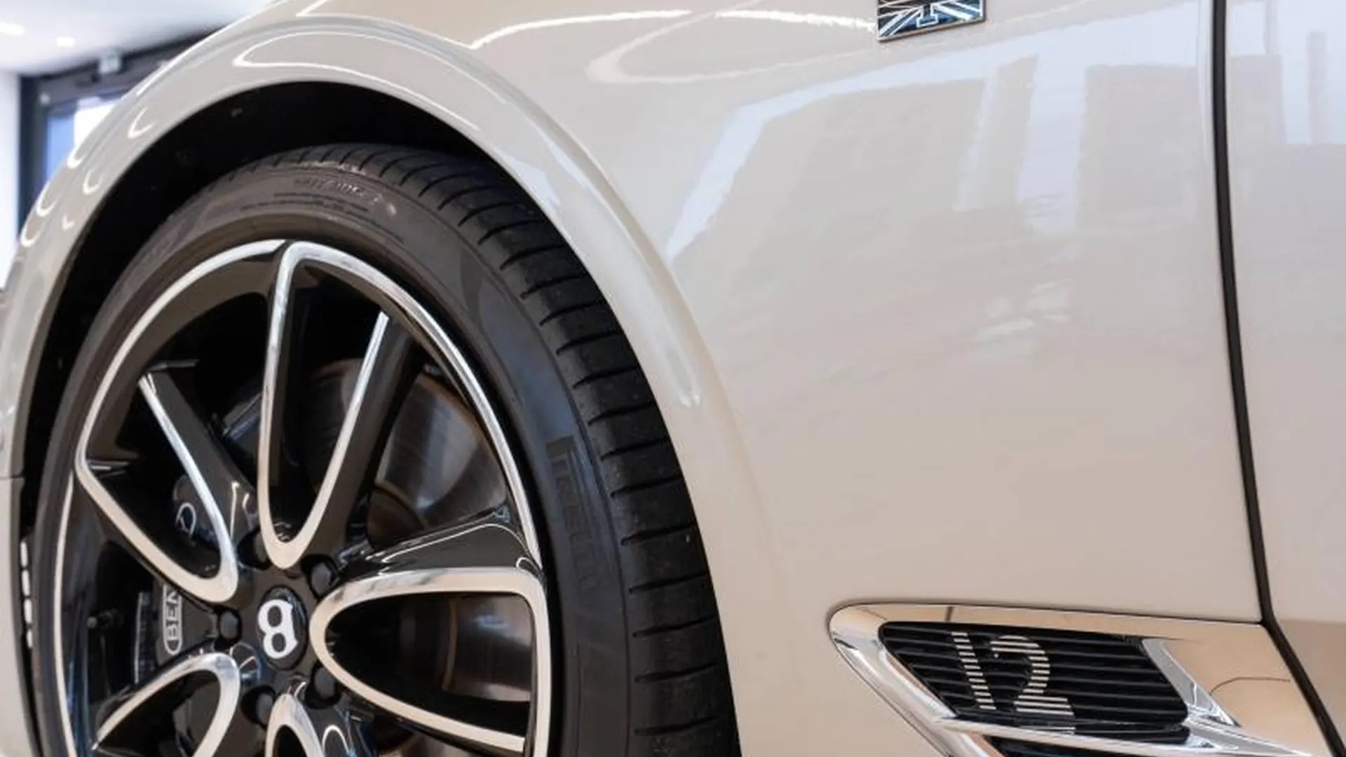 Bentley Continental GT — photo 25