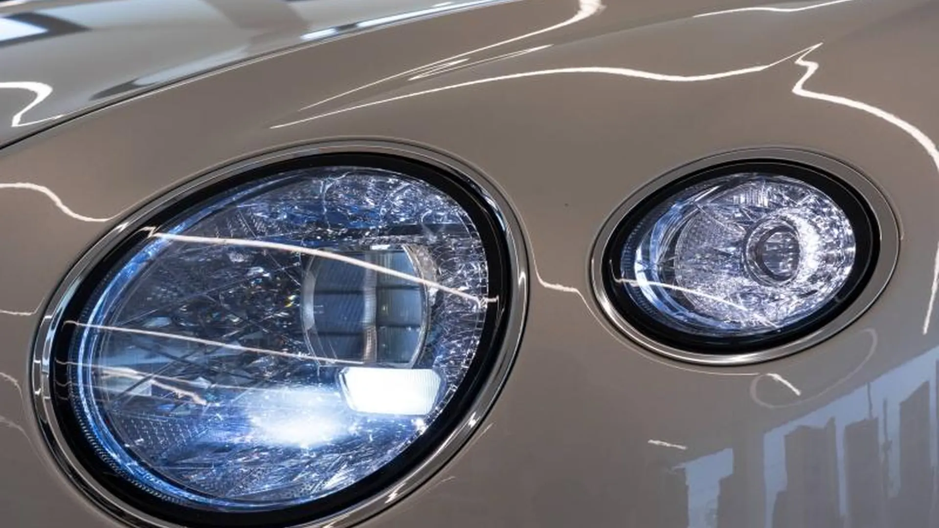 Bentley Continental GT — photo 26
