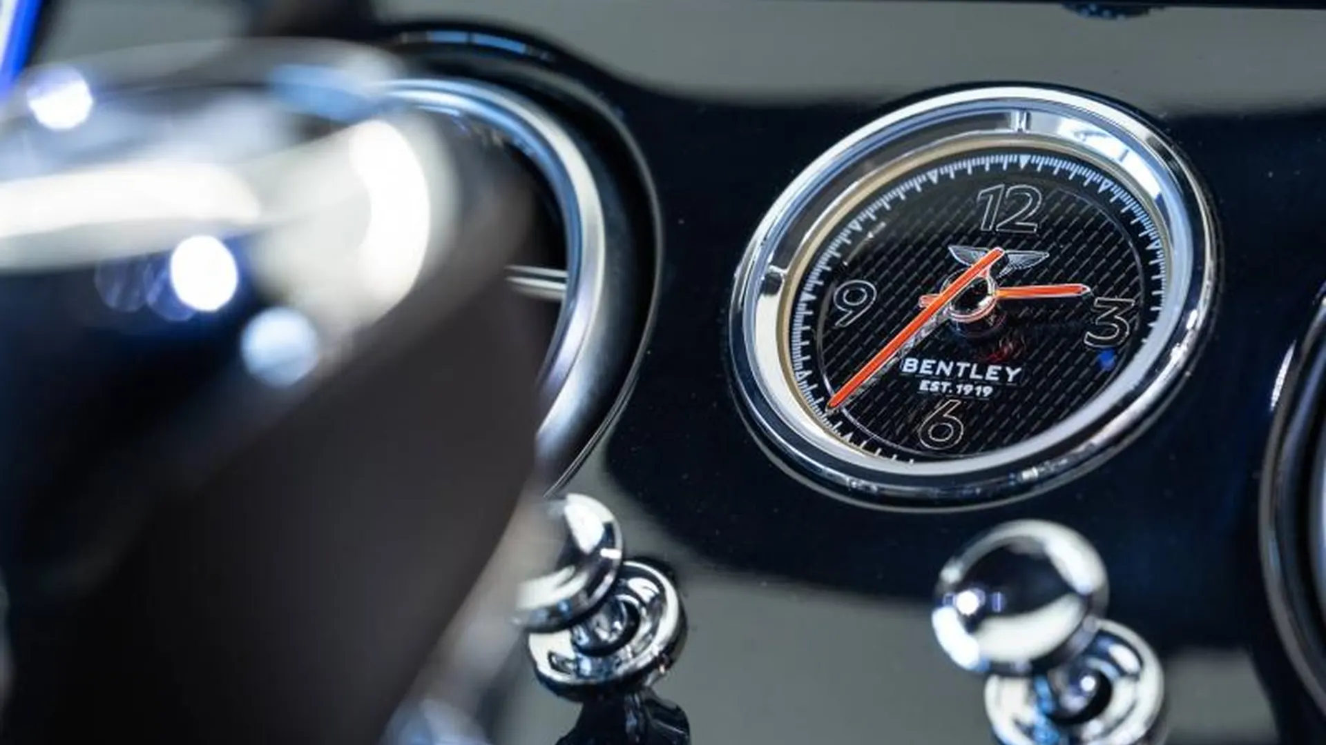 Bentley Continental GT — photo 32