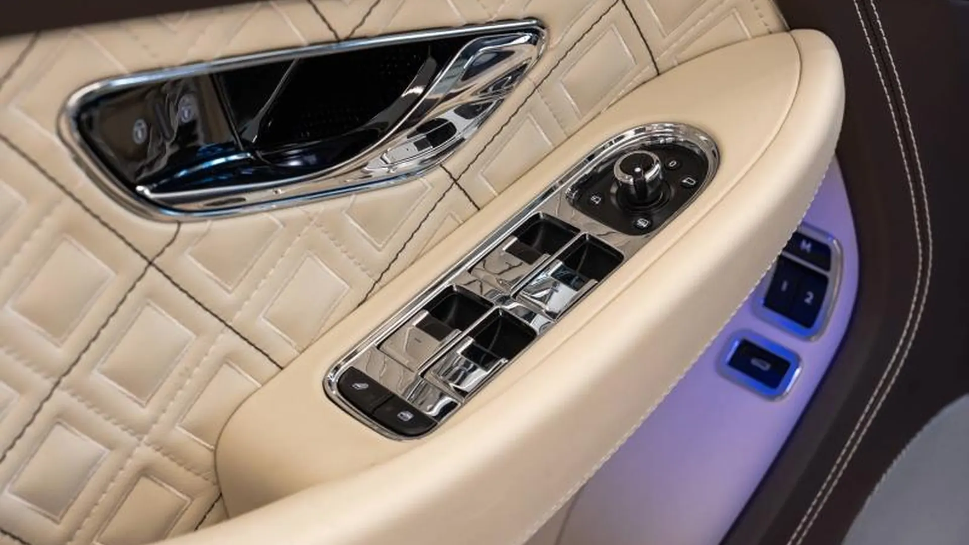 Bentley Continental GT — photo 14