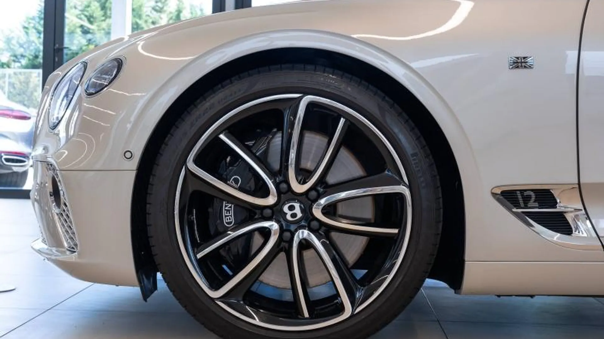 Bentley Continental GT — photo 23