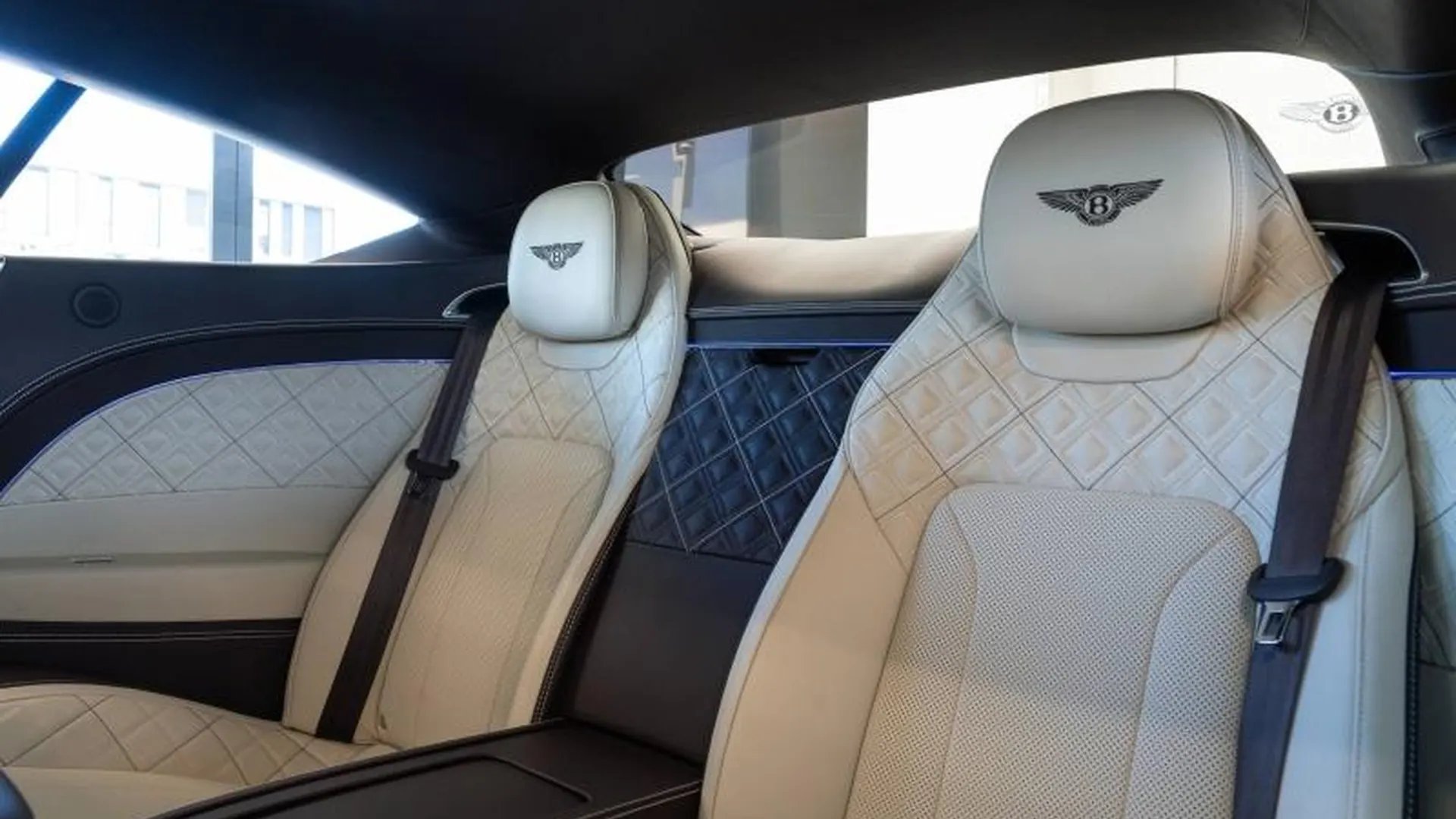 Bentley Continental GT — photo 19
