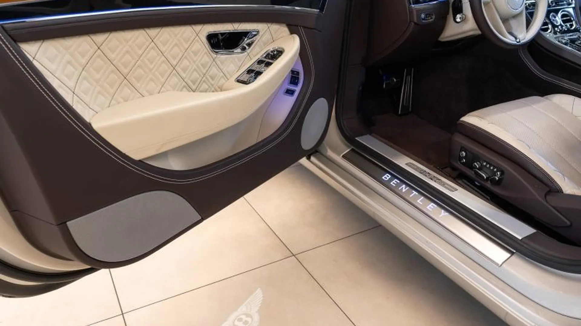 Bentley Continental GT — photo 13