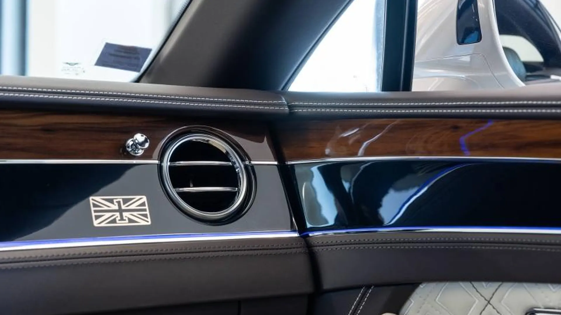 Bentley Continental GT — photo 29