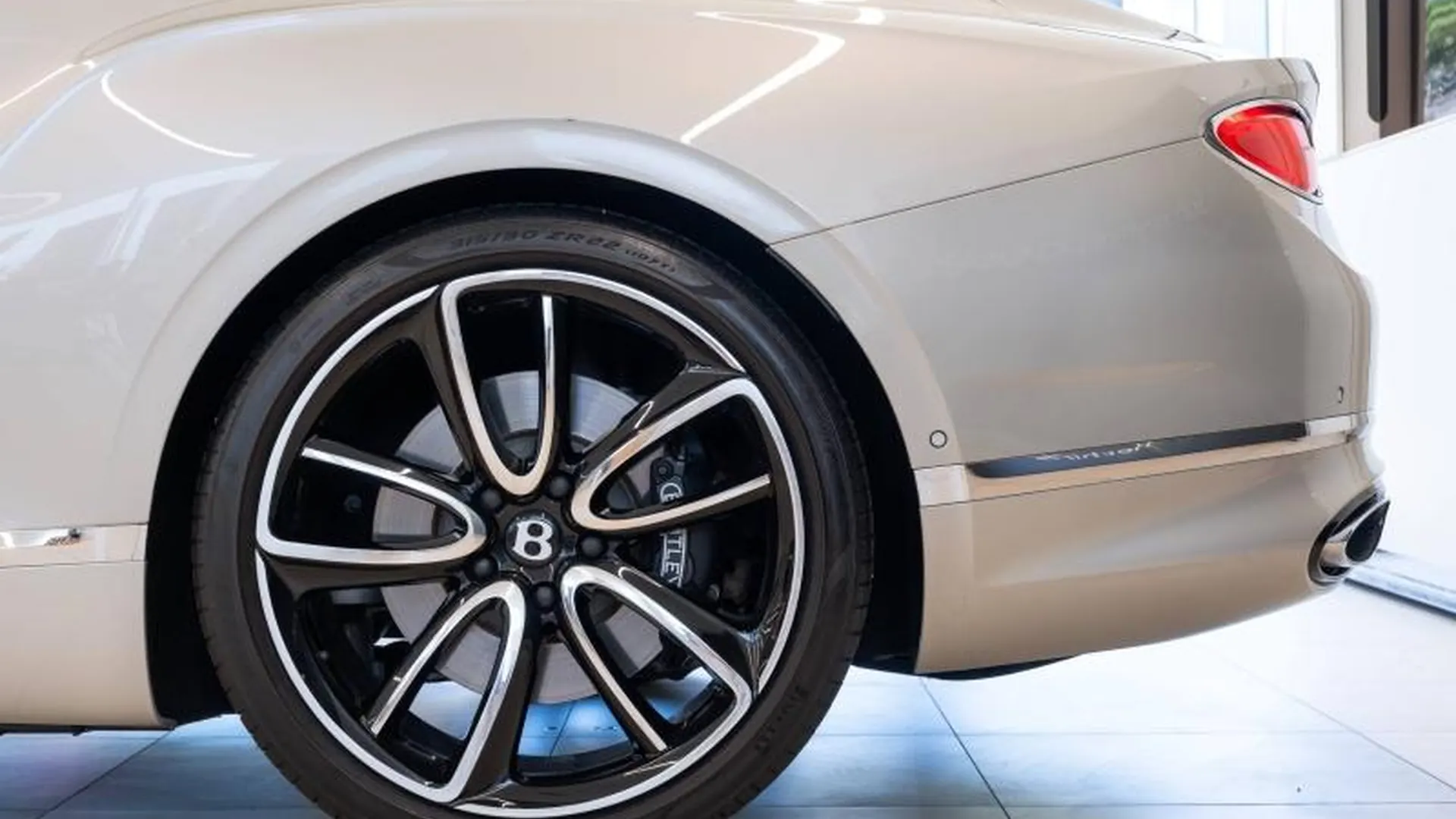 Bentley Continental GT — photo 22