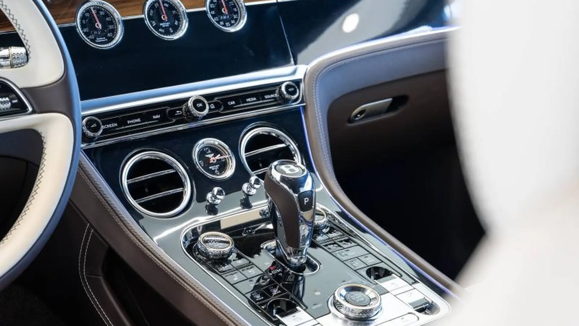 Bentley Continental GT — photo 11