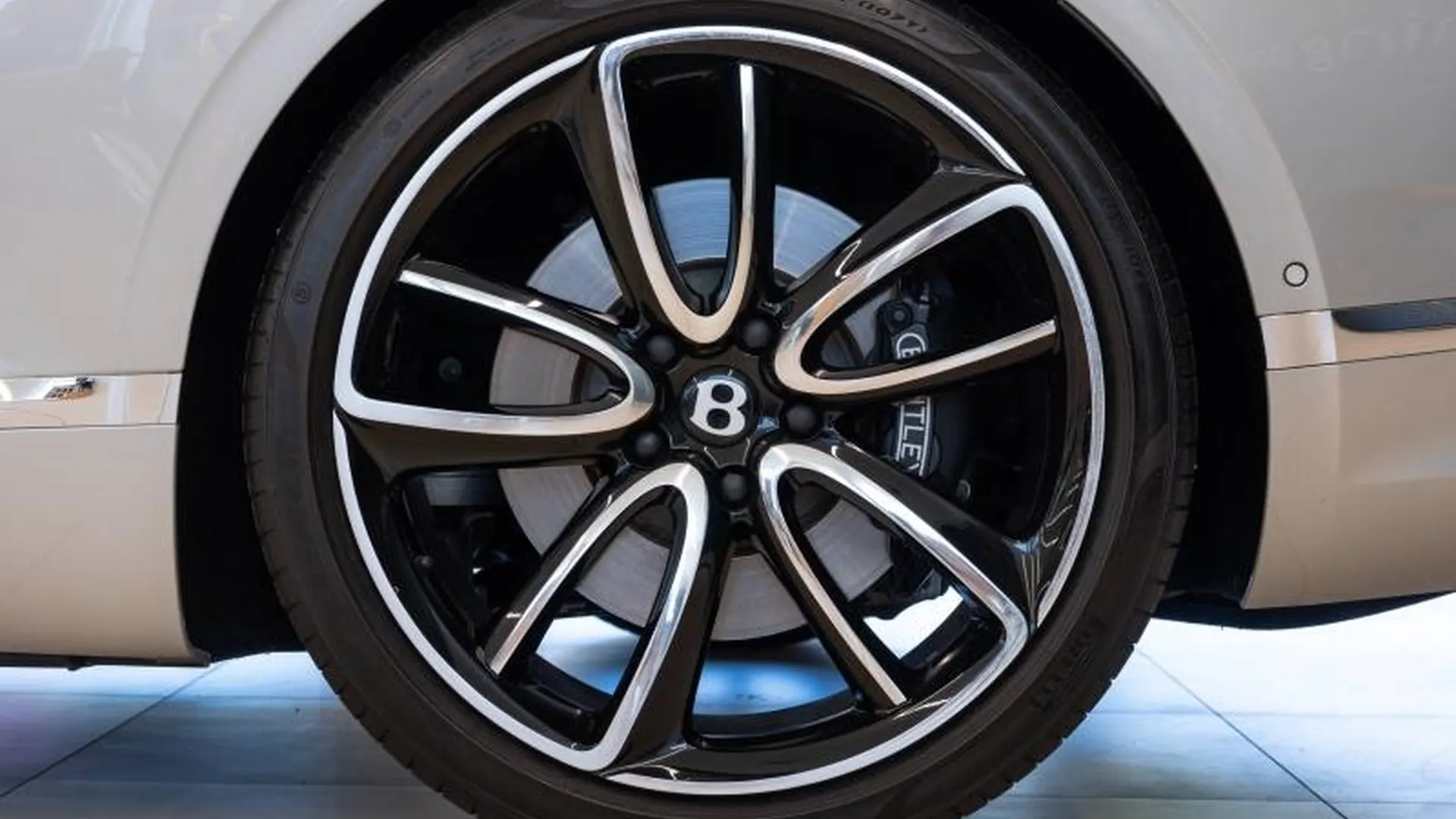 Bentley Continental GT — photo 21