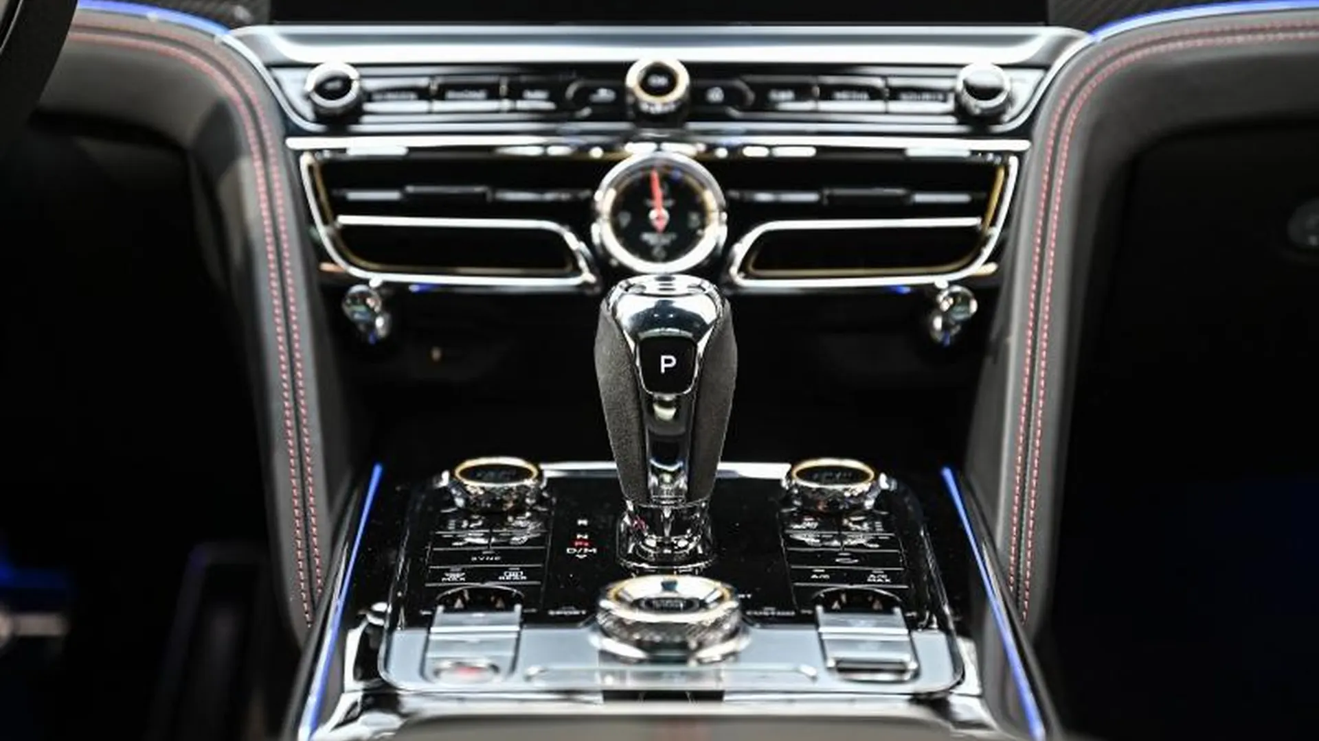 Bentley Flying Spur — photo 27