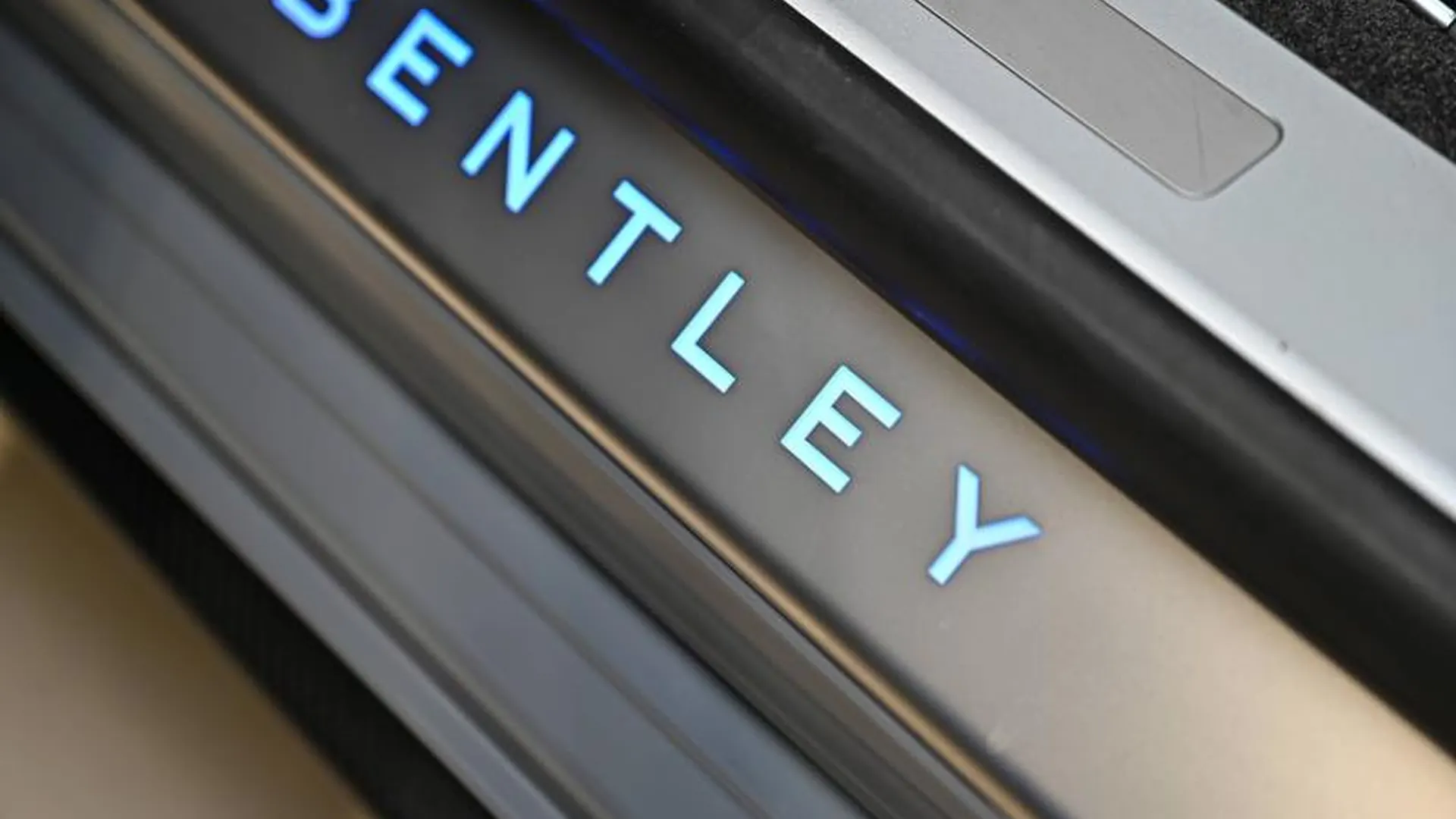 Bentley Flying Spur — photo 32