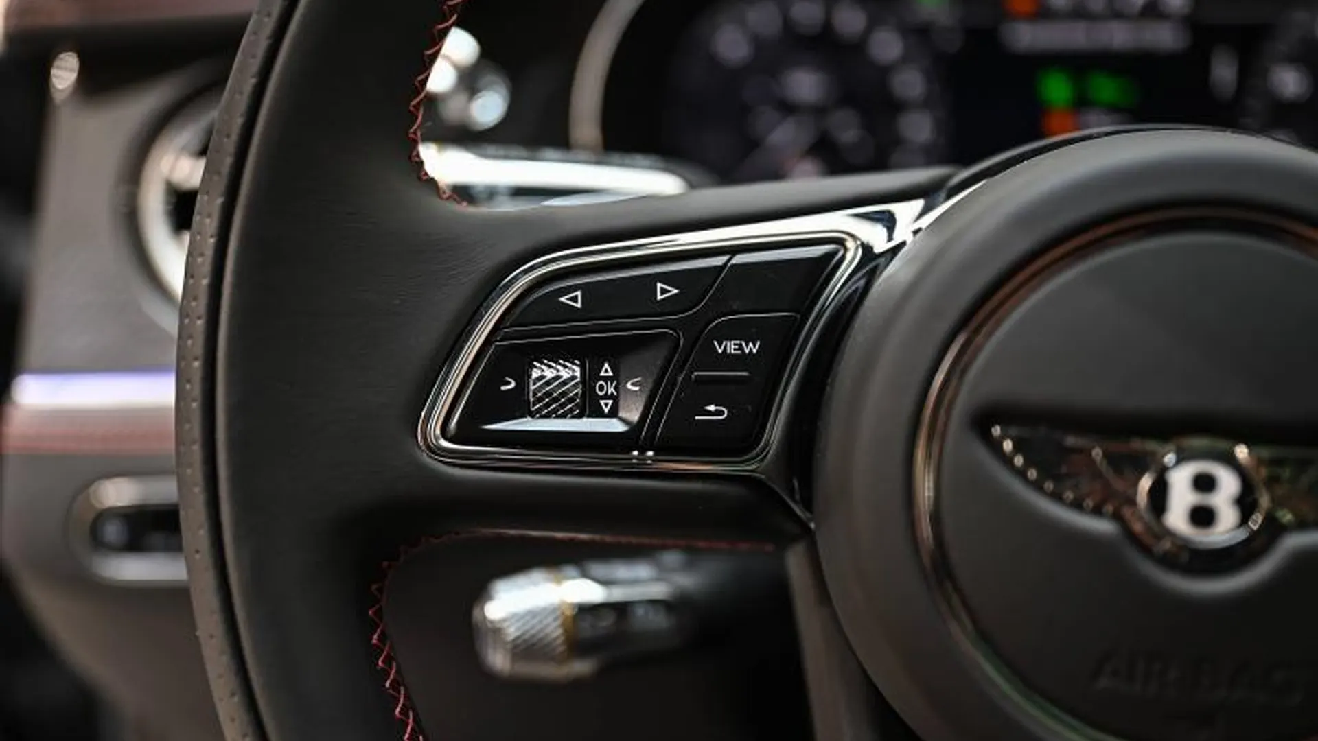 Bentley Flying Spur — photo 36