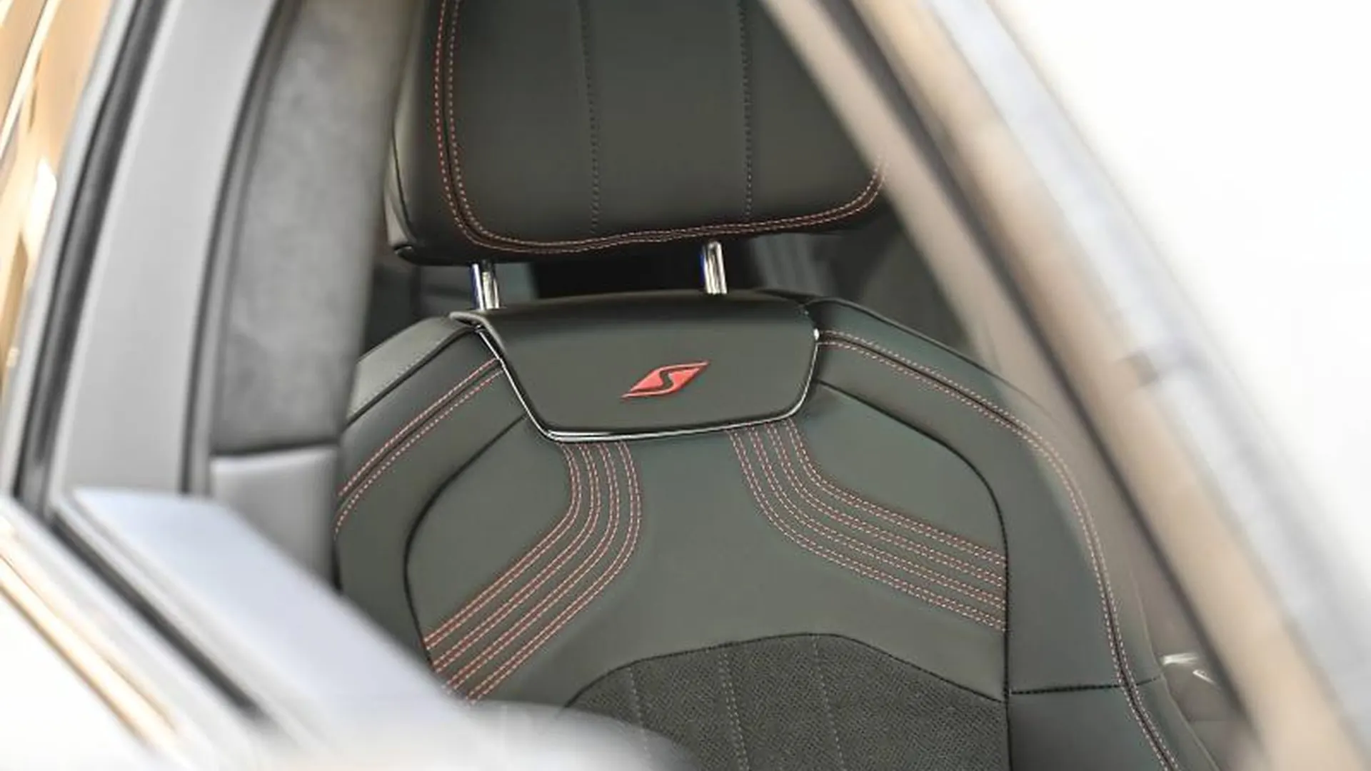 Bentley Flying Spur — photo 14