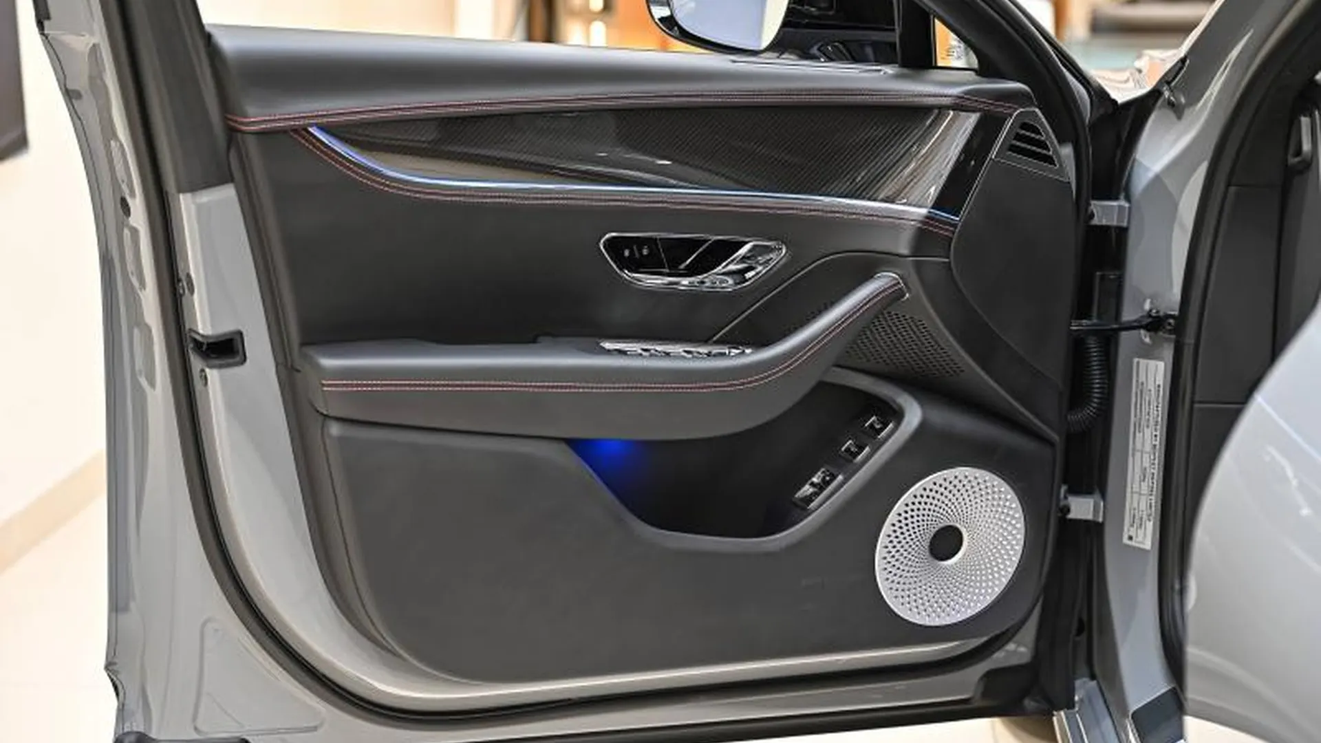 Bentley Flying Spur — photo 20