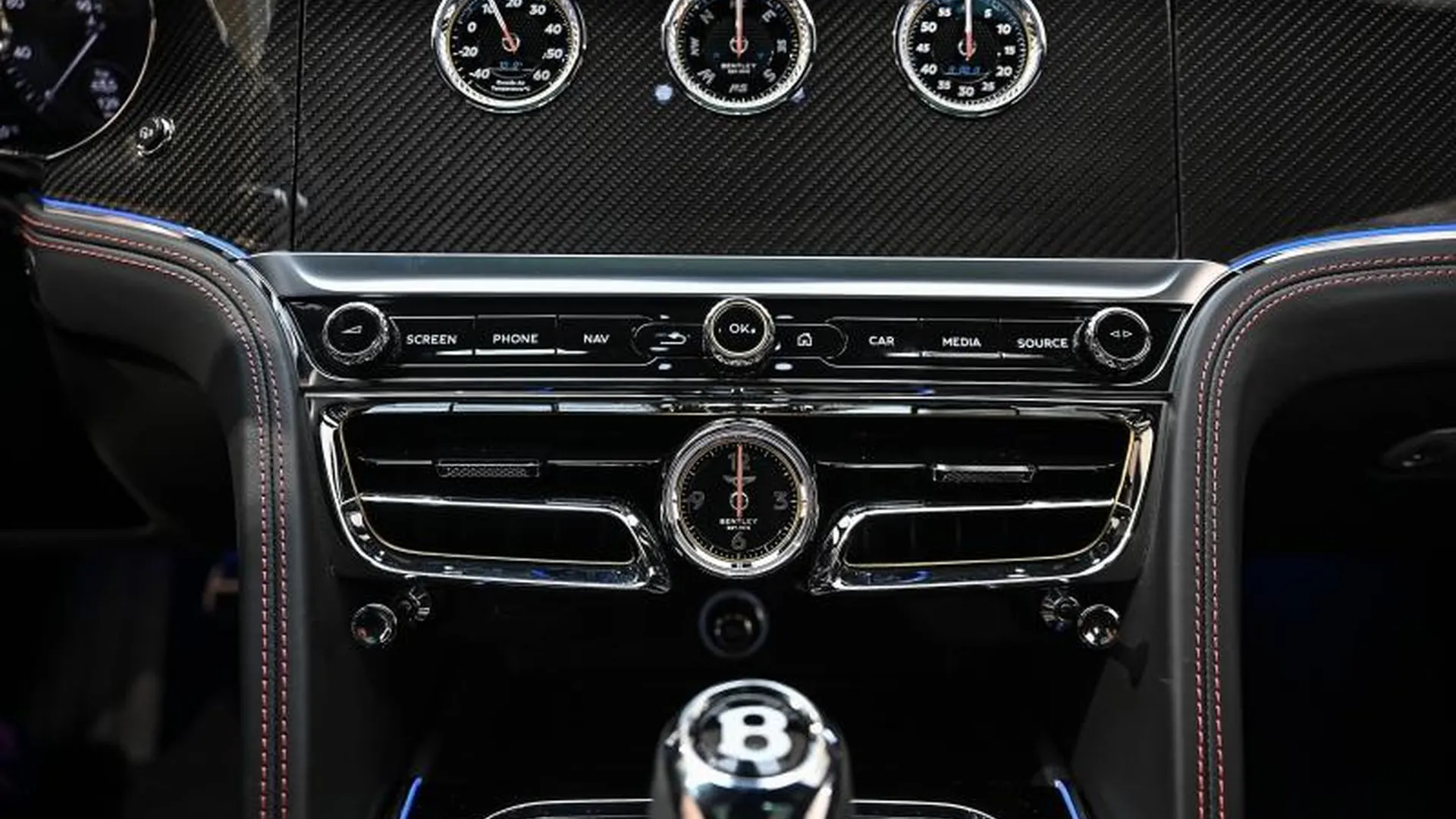 Bentley Flying Spur — photo 40