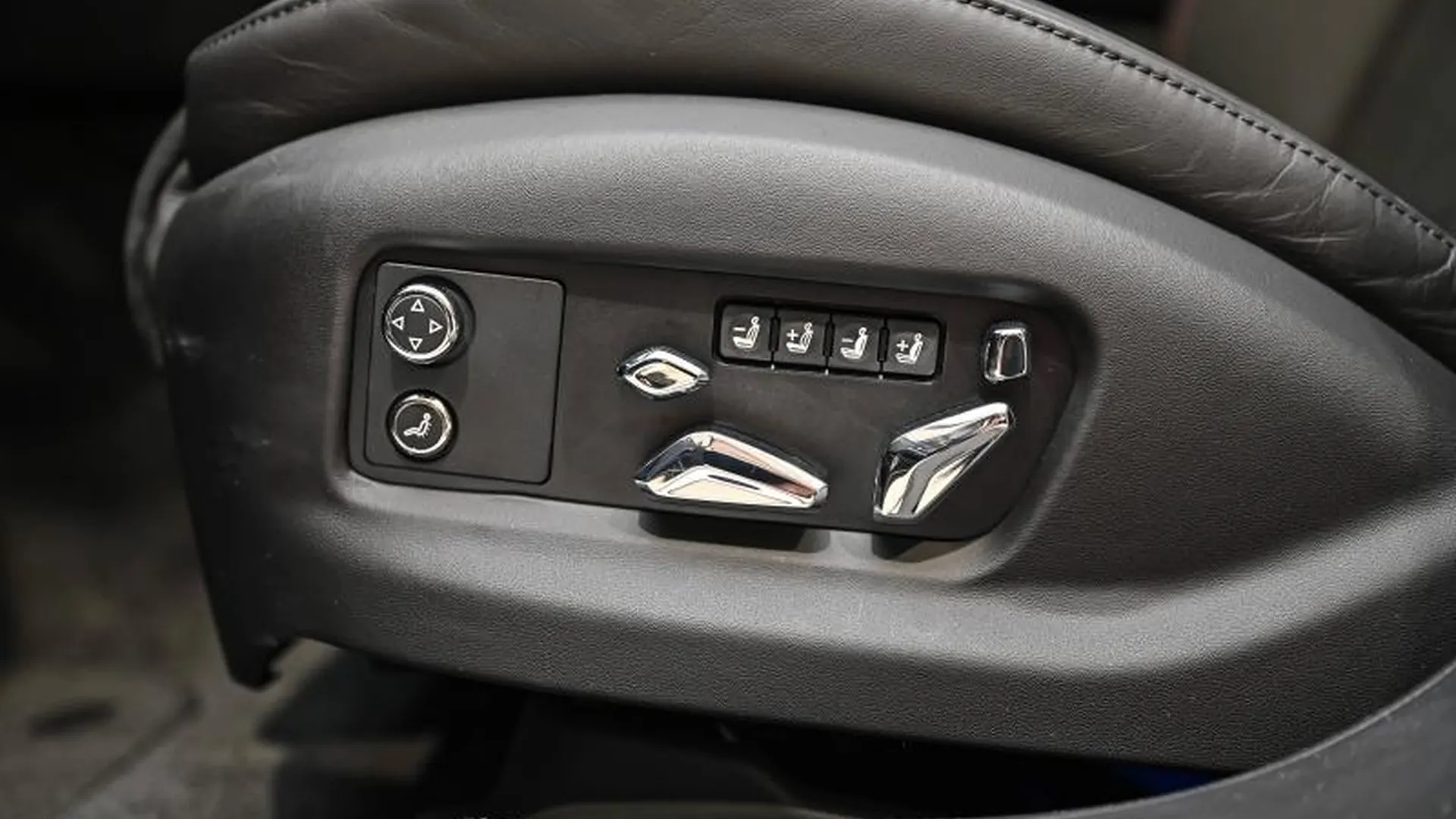 Bentley Flying Spur — photo 33