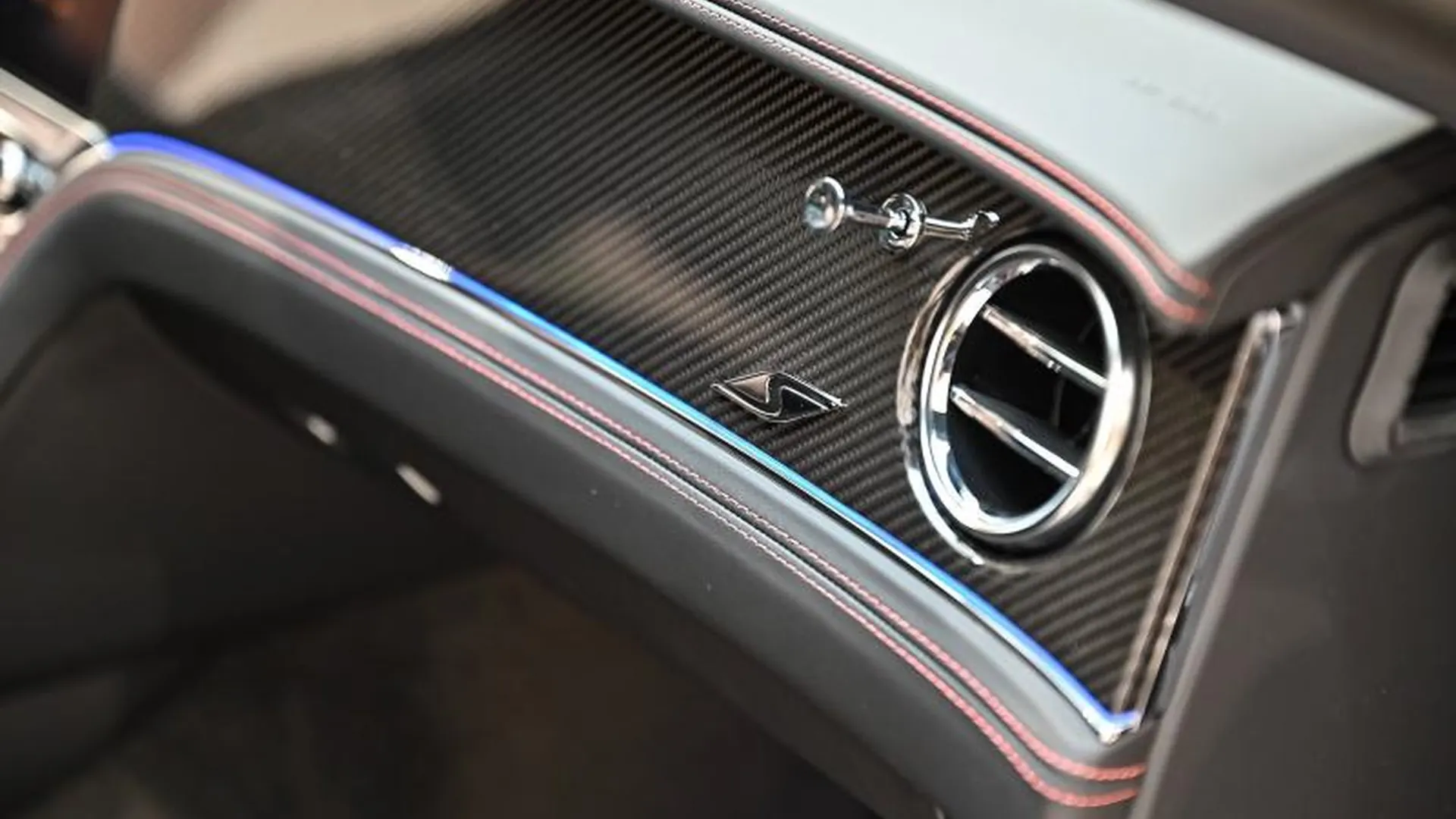 Bentley Flying Spur — photo 16