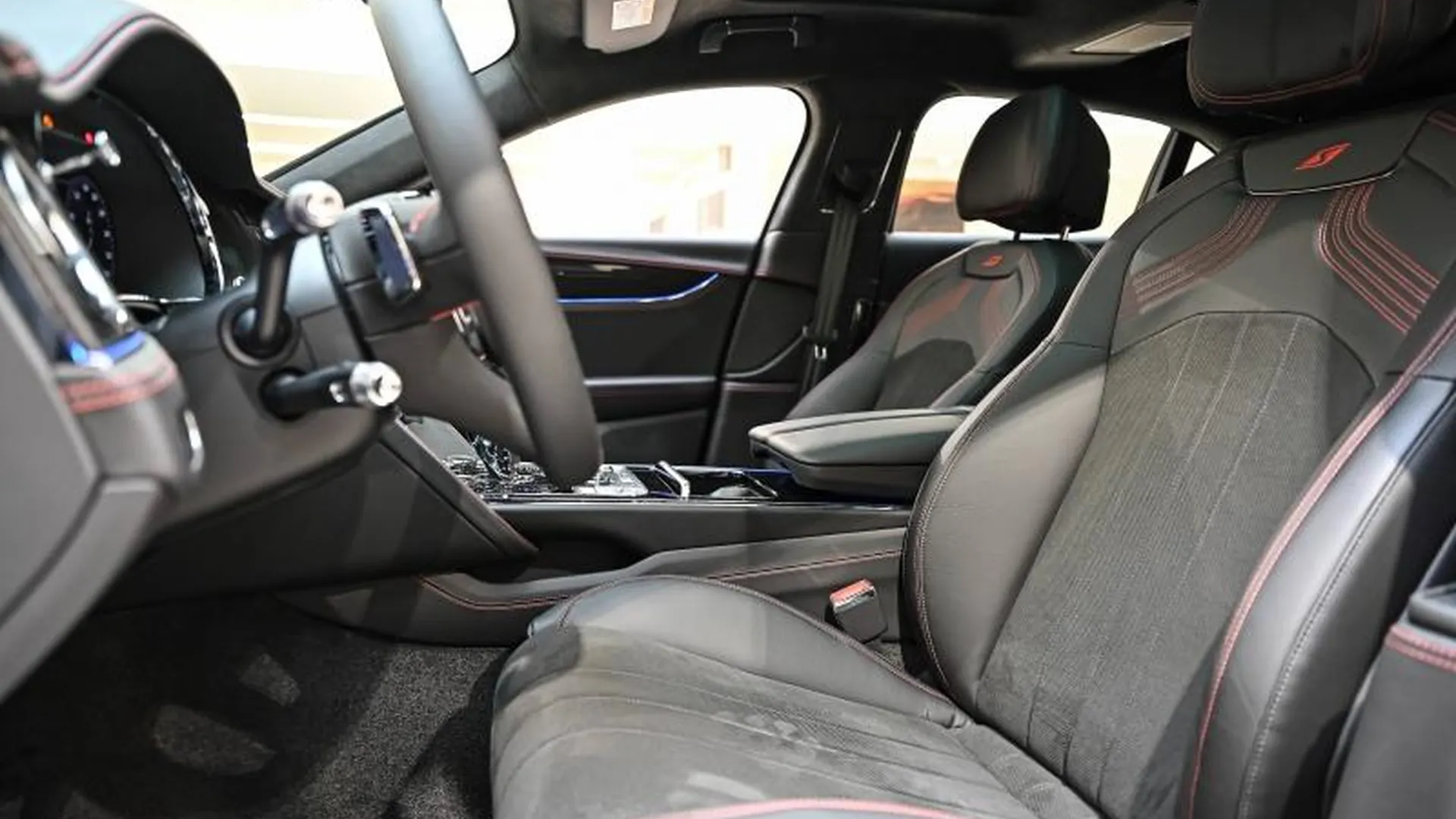 Bentley Flying Spur — photo 31