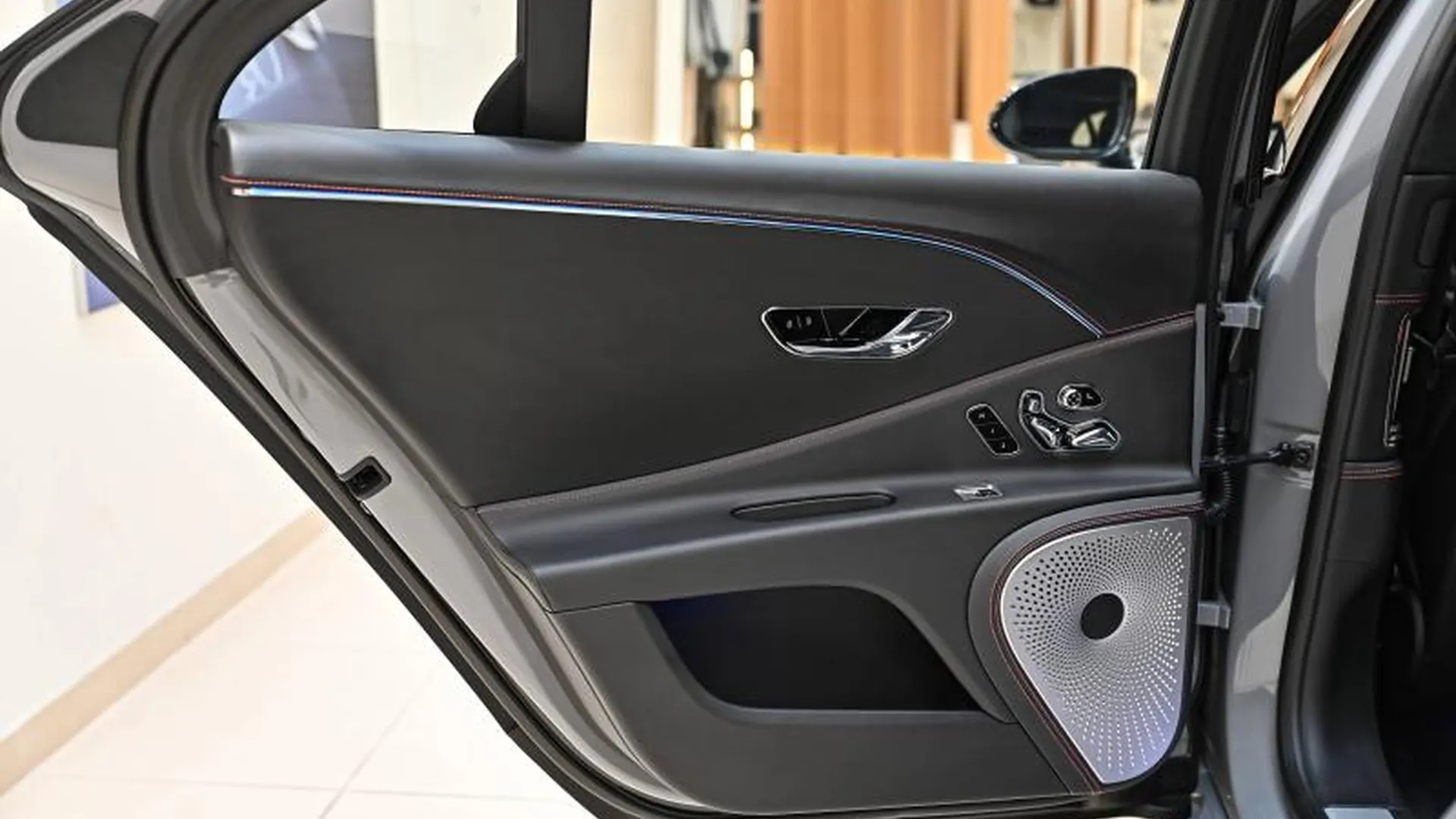 Bentley Flying Spur — photo 21