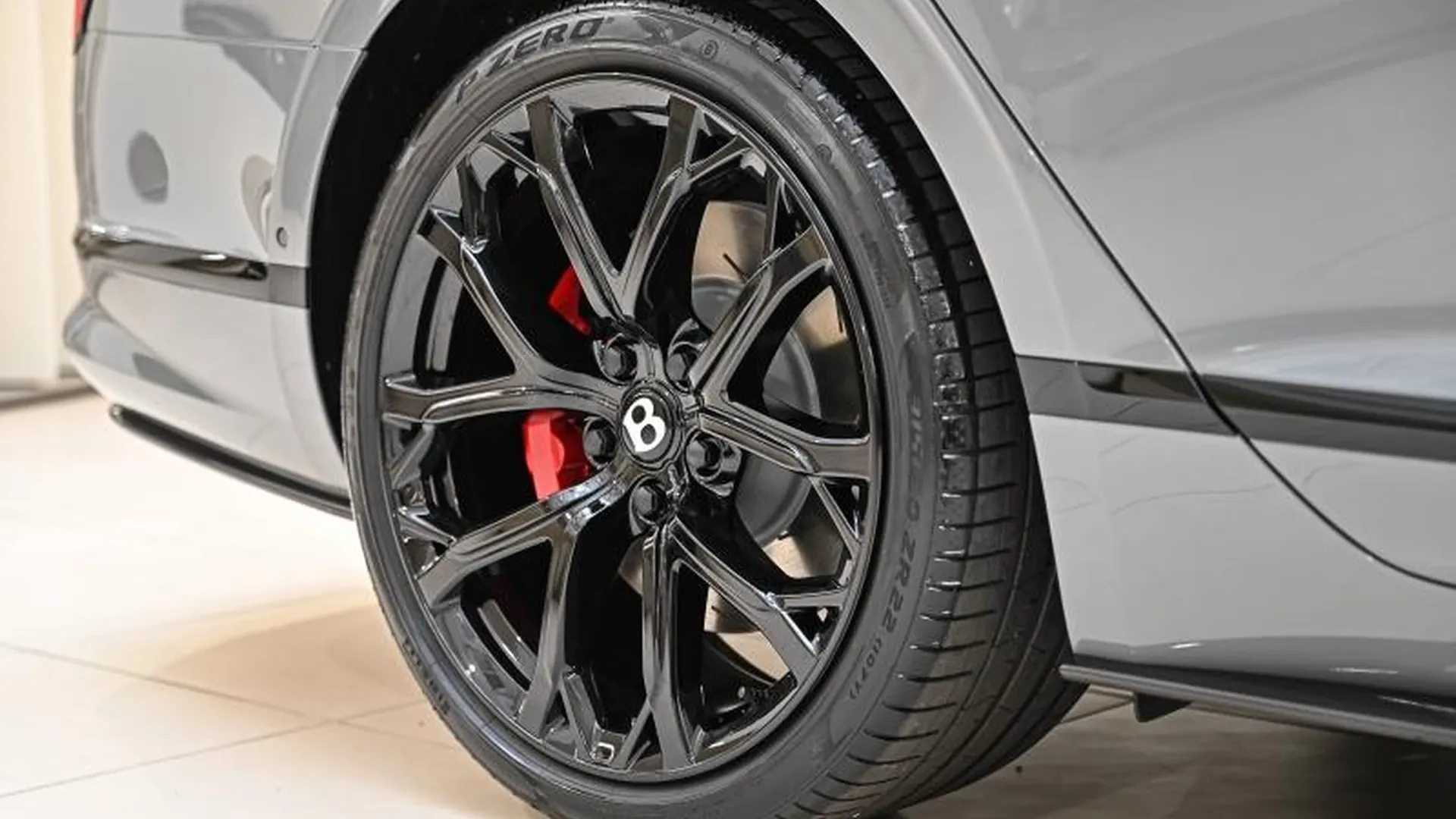Bentley Flying Spur — photo 11