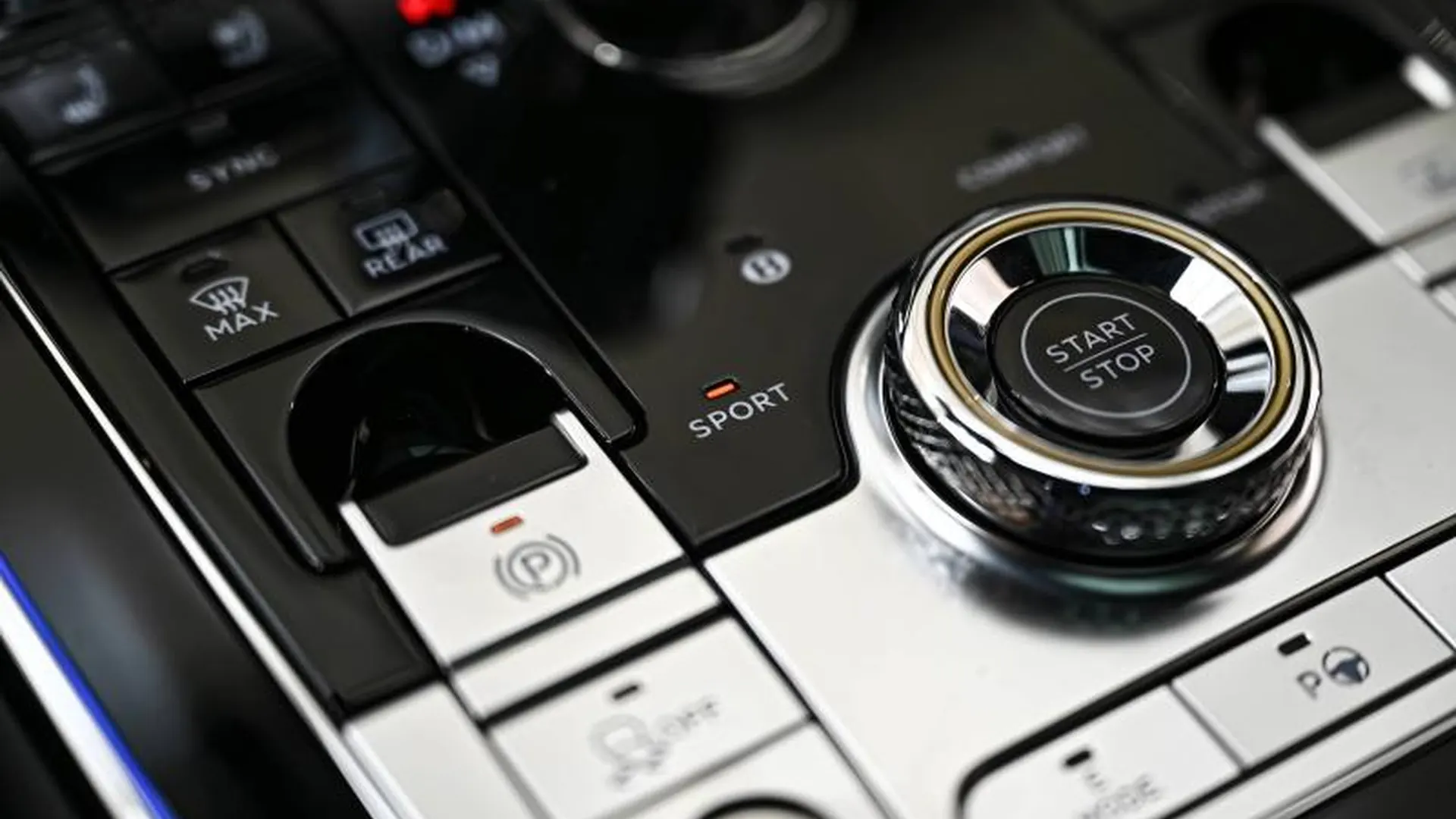 Bentley Flying Spur — photo 43