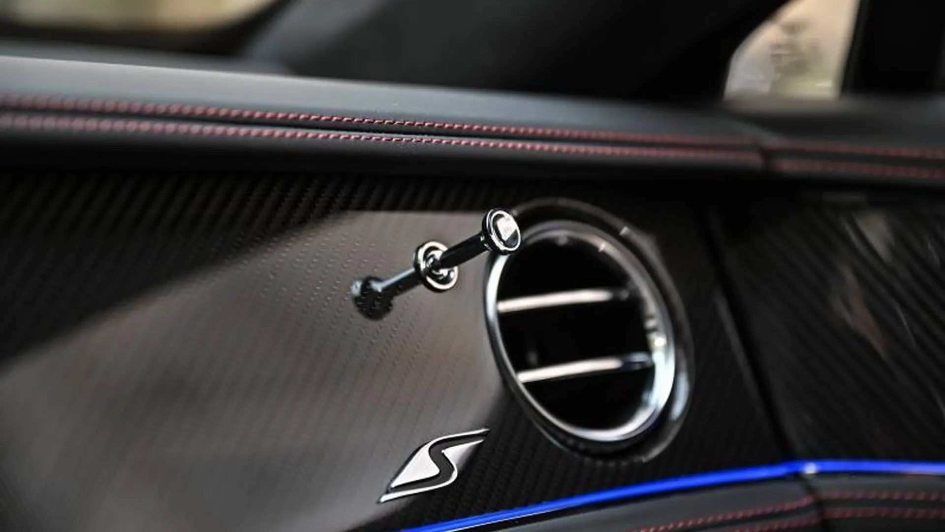 Bentley Flying Spur — photo 48