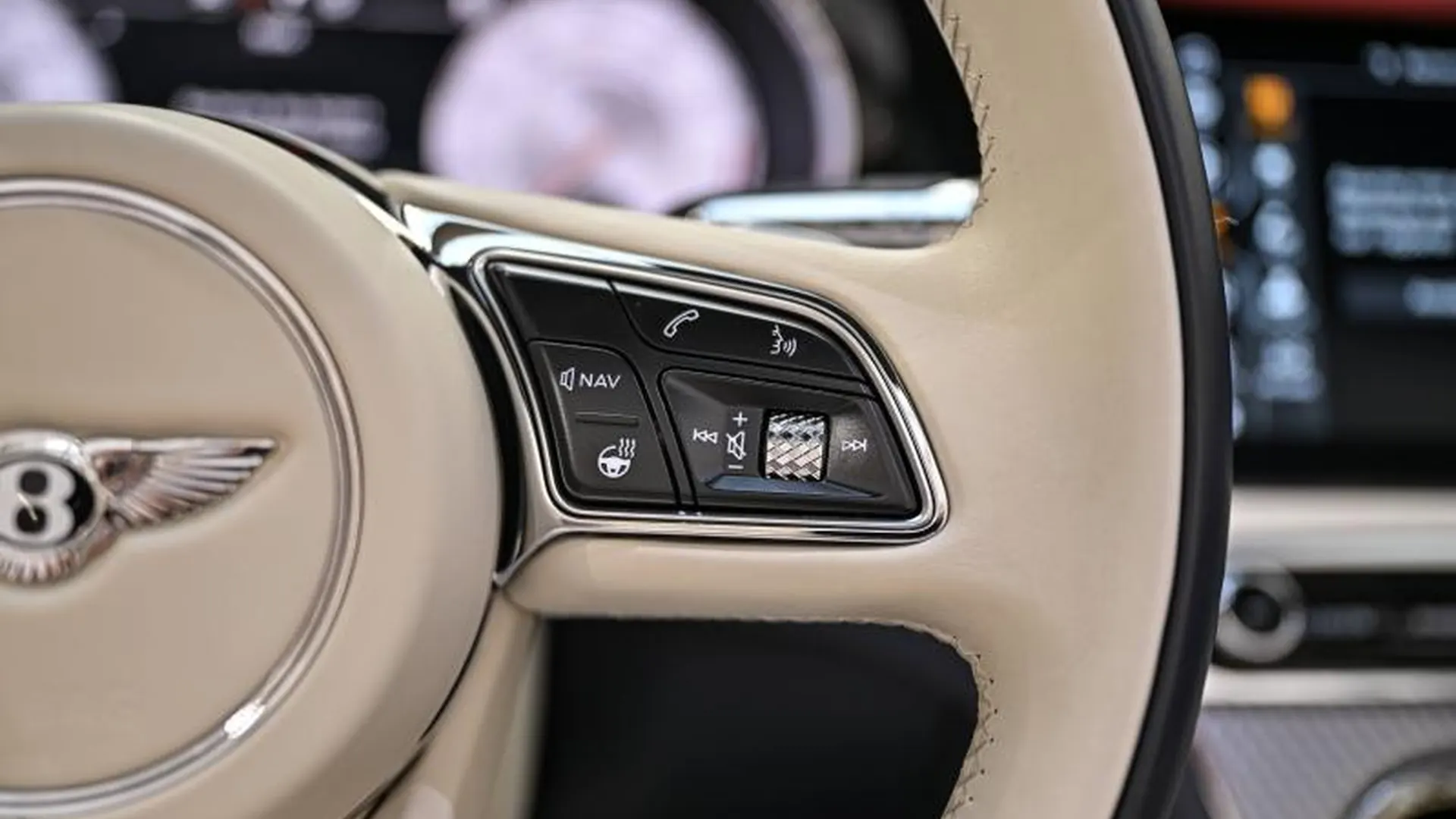 Bentley Continental GTC — photo 33