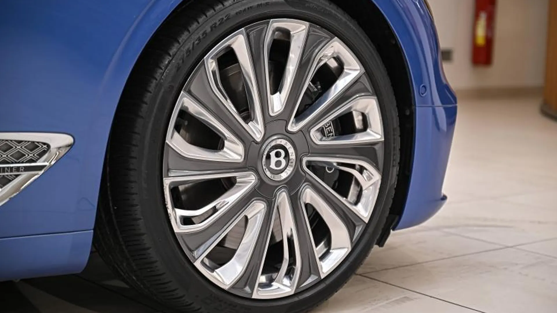 Bentley Continental GTC — photo 9