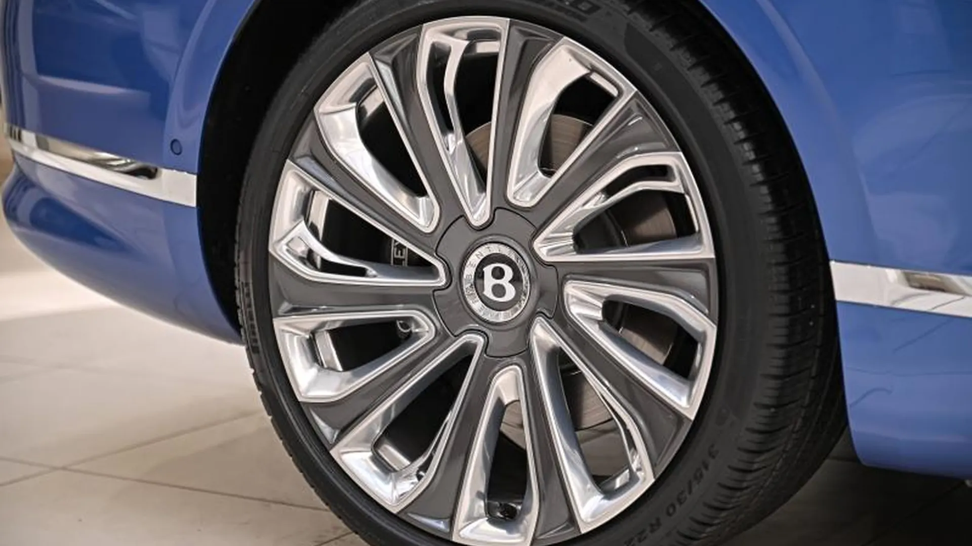 Bentley Continental GTC — photo 10