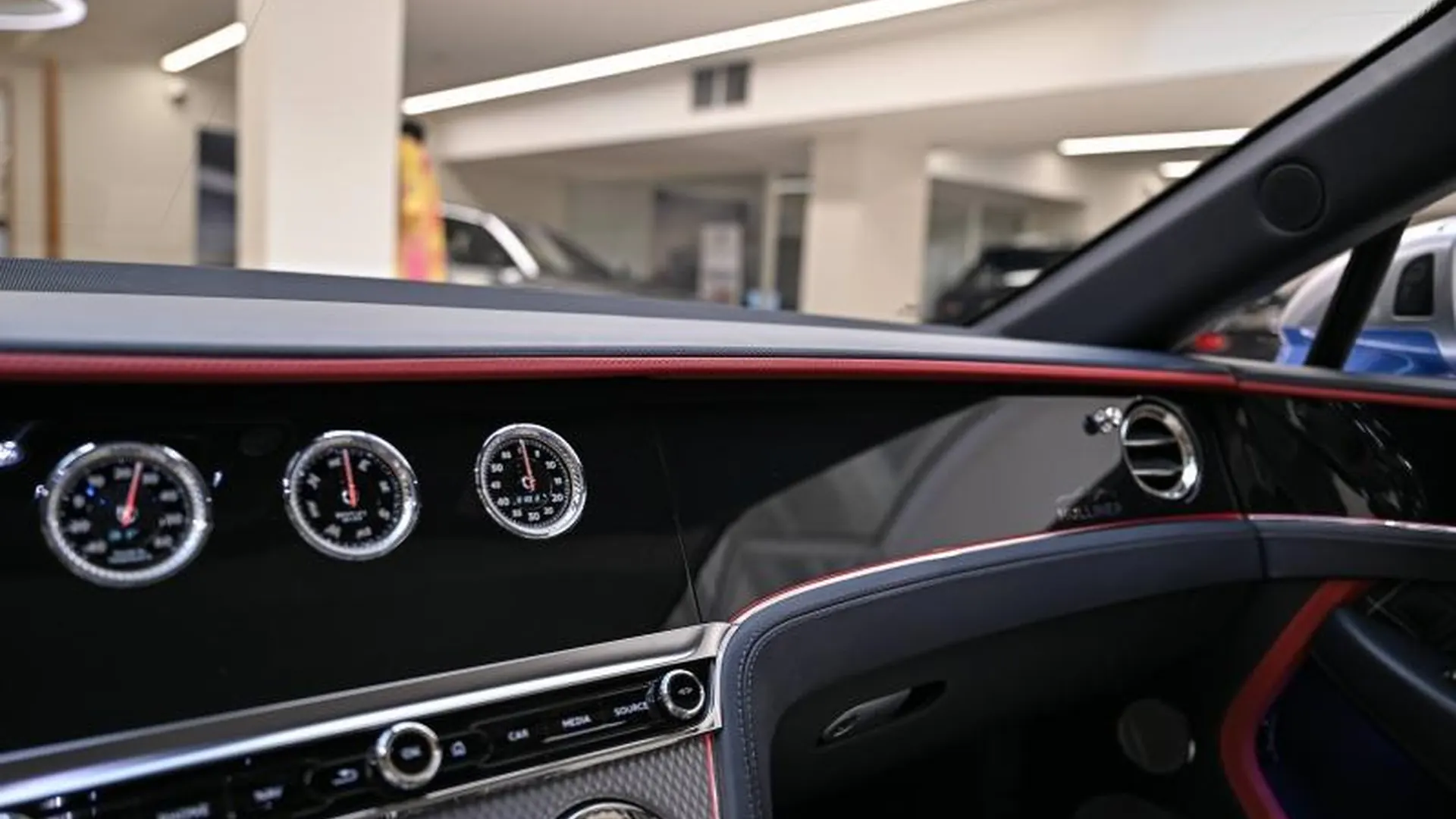 Bentley Continental GTC — photo 40