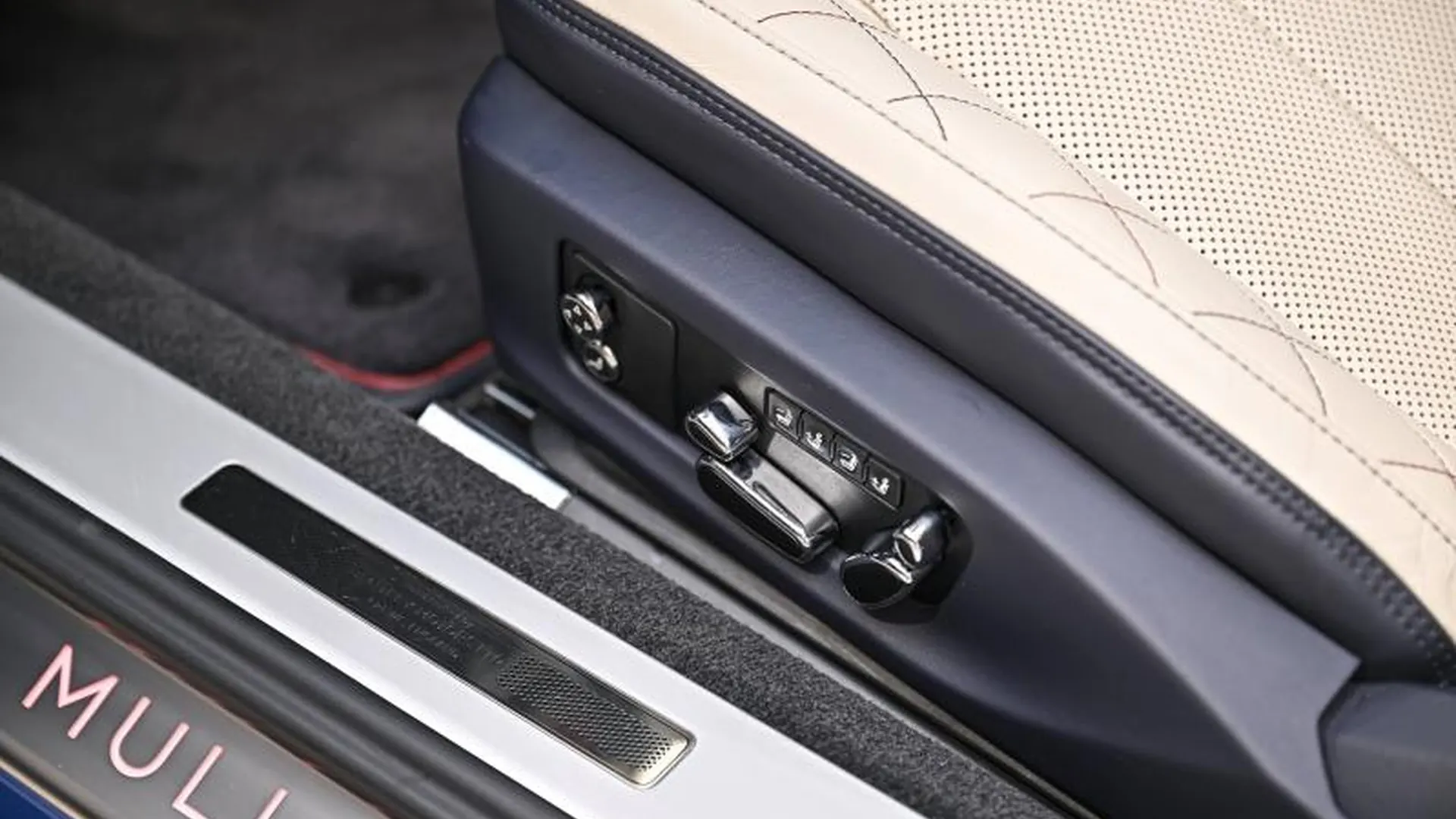 Bentley Continental GTC — photo 28