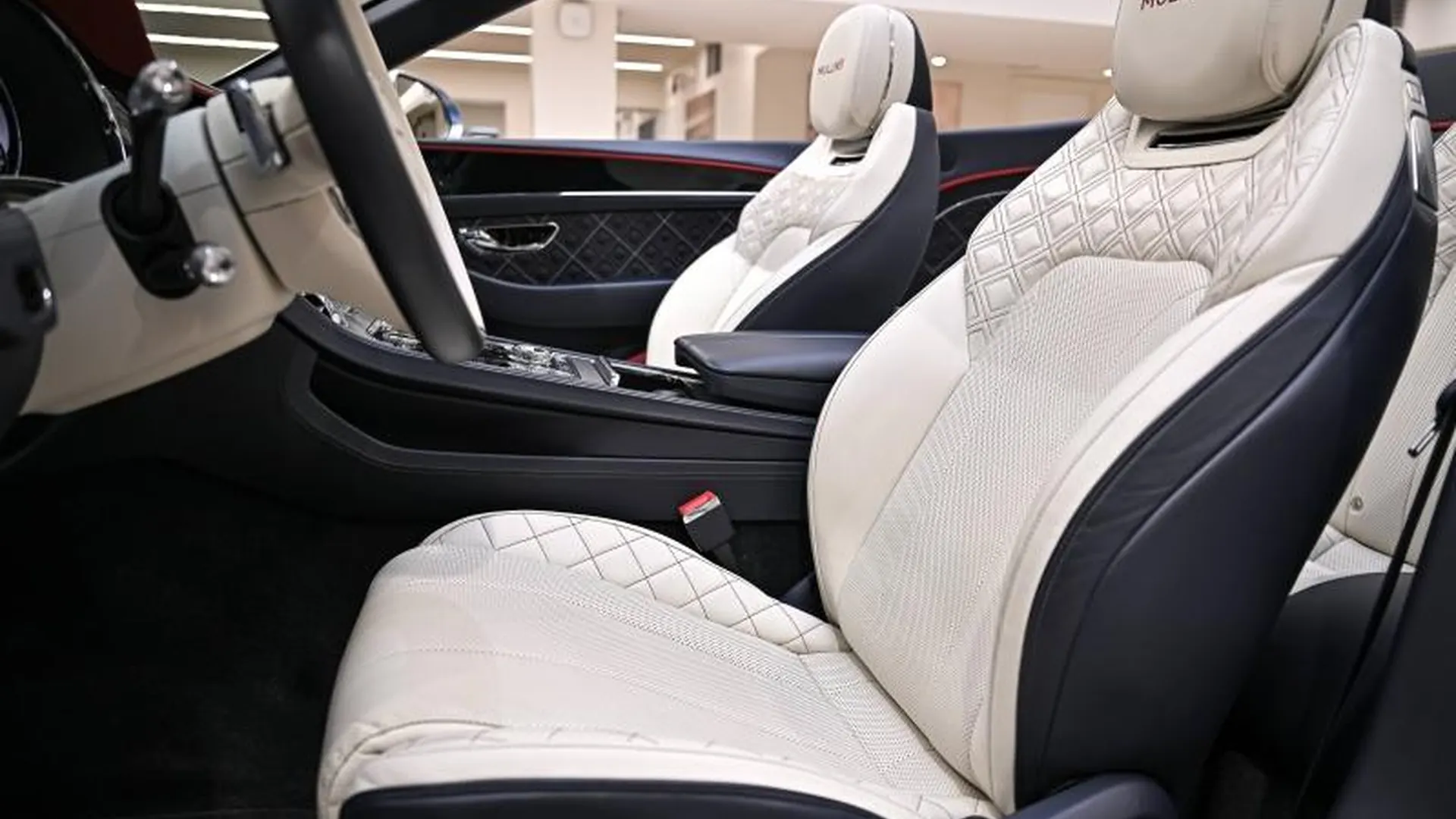Bentley Continental GTC — photo 25